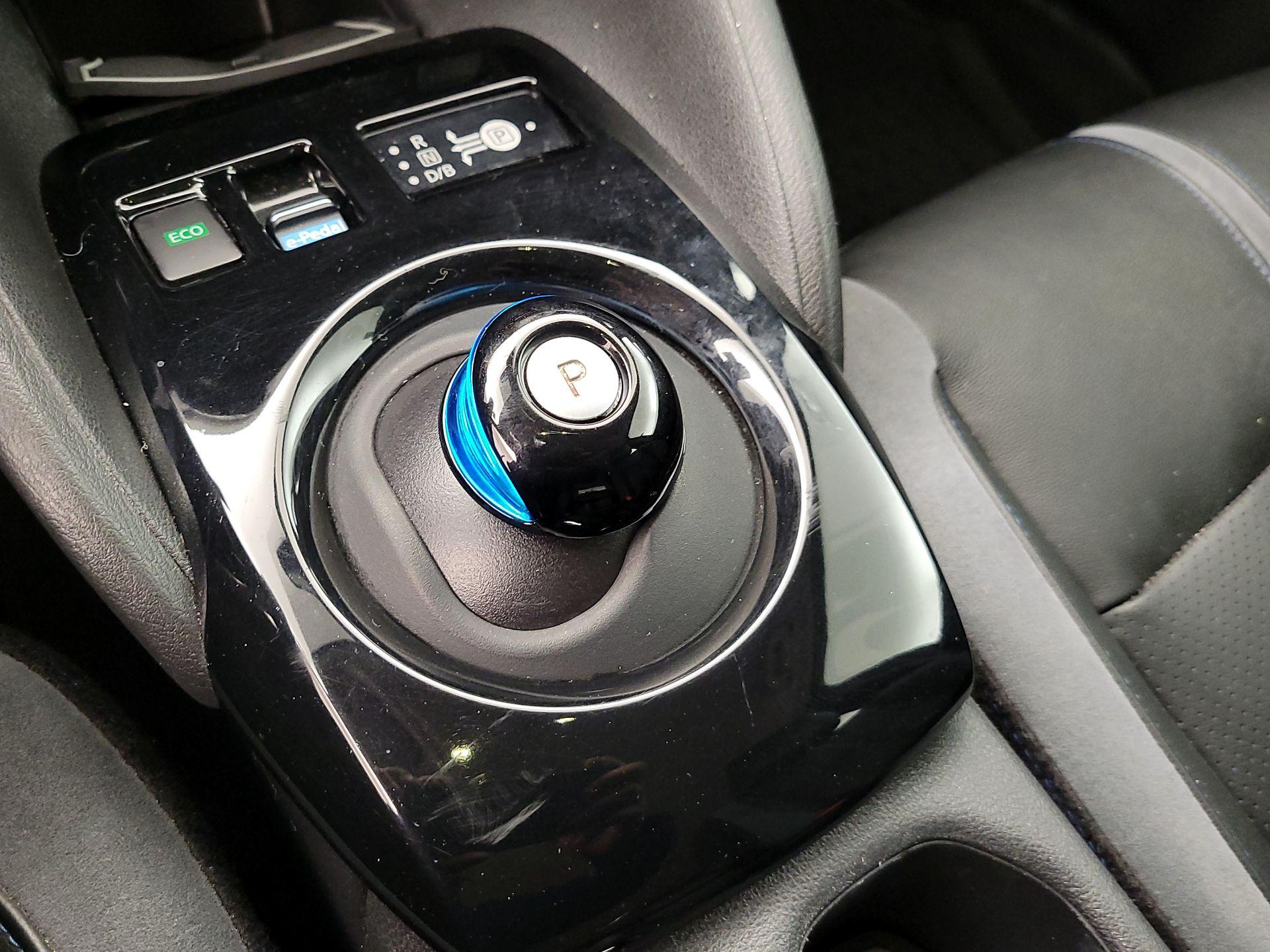 Thumbnail: 2018 Nissan Leaf - 18