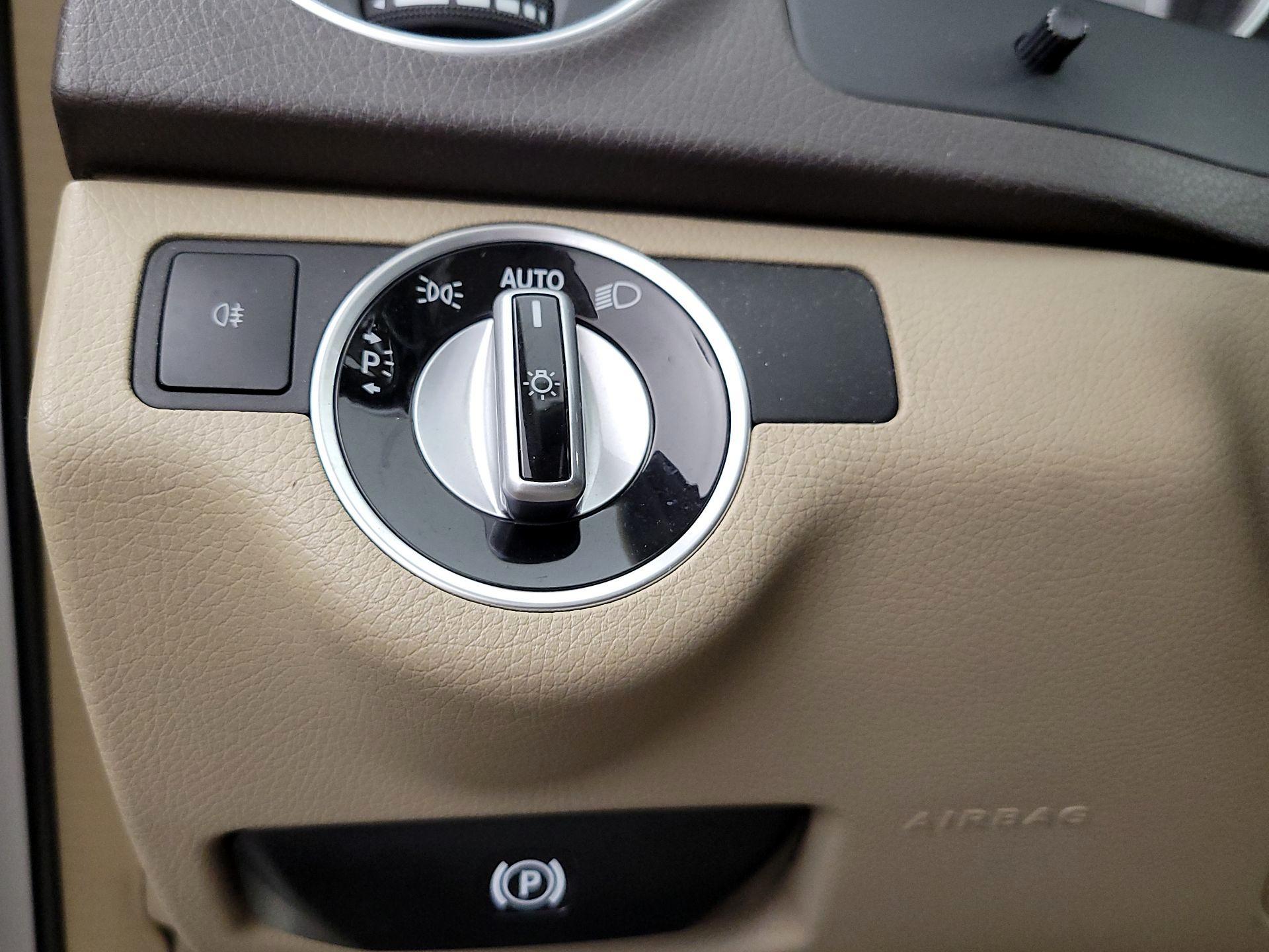 Thumbnail: 2015 Mercedes-Benz C-Class - 13