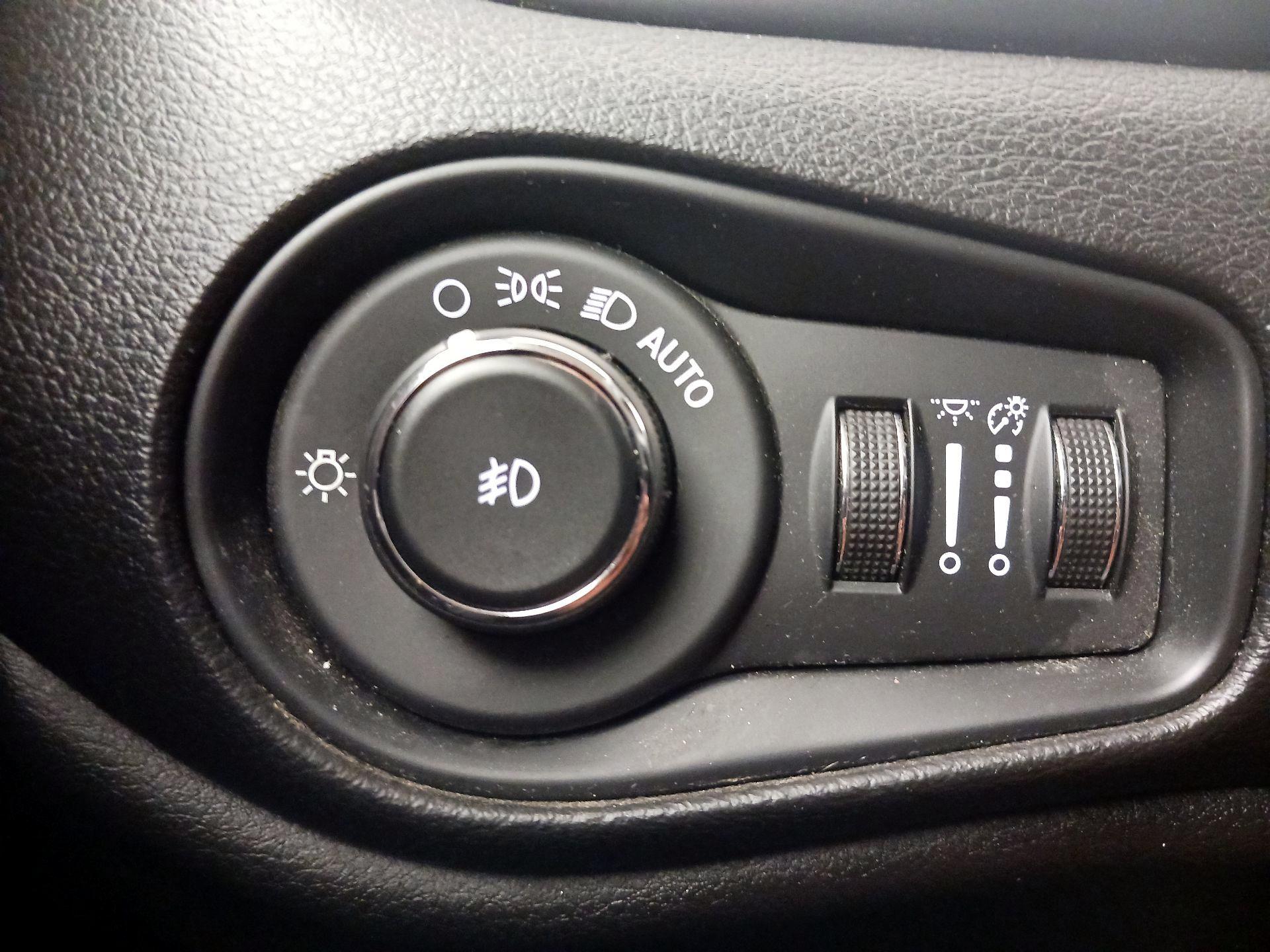 Thumbnail: 2020 Jeep Renegade - 13