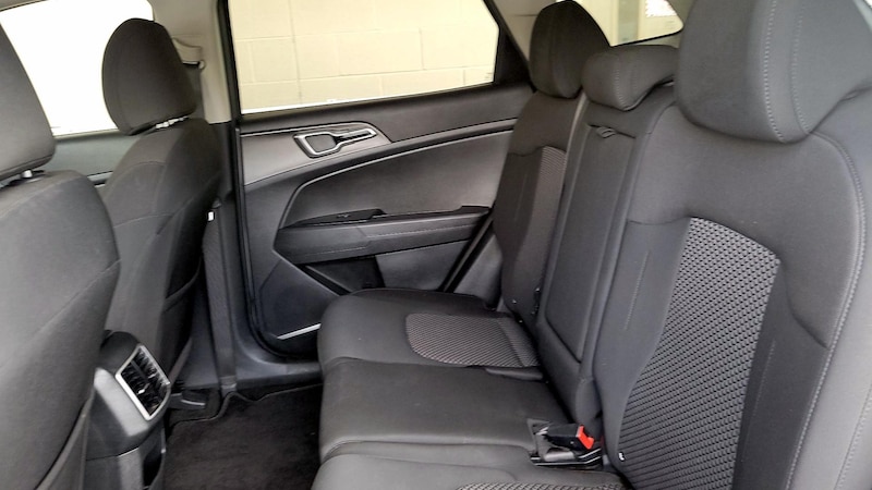 2023 Kia Sportage LX 17