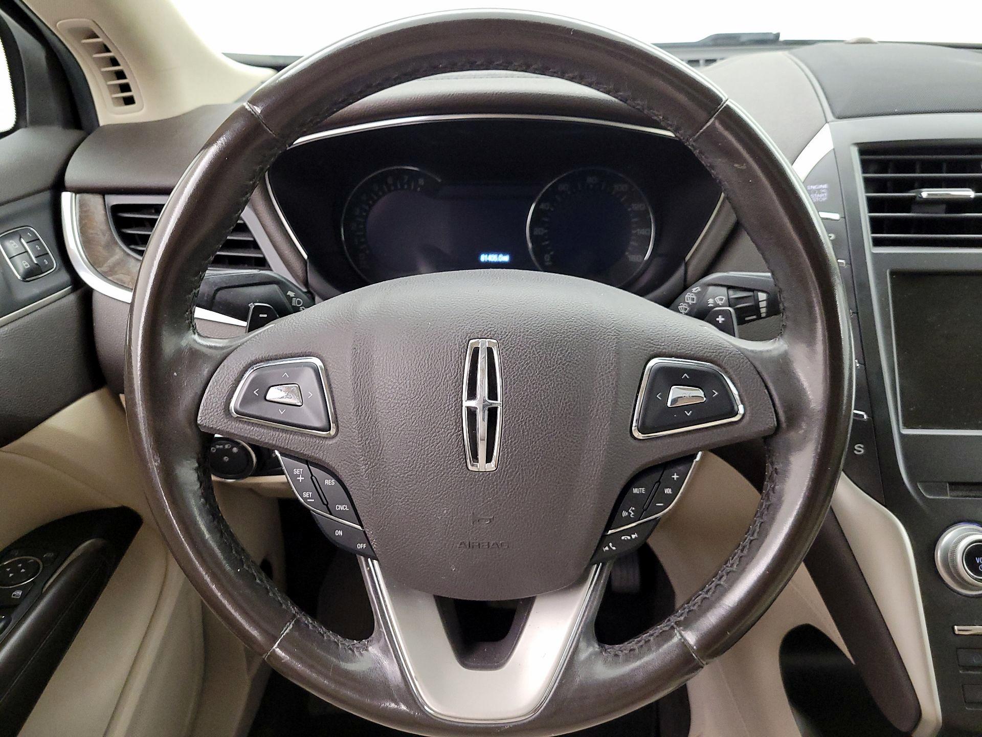 Thumbnail: 2017 Lincoln MKC - 10