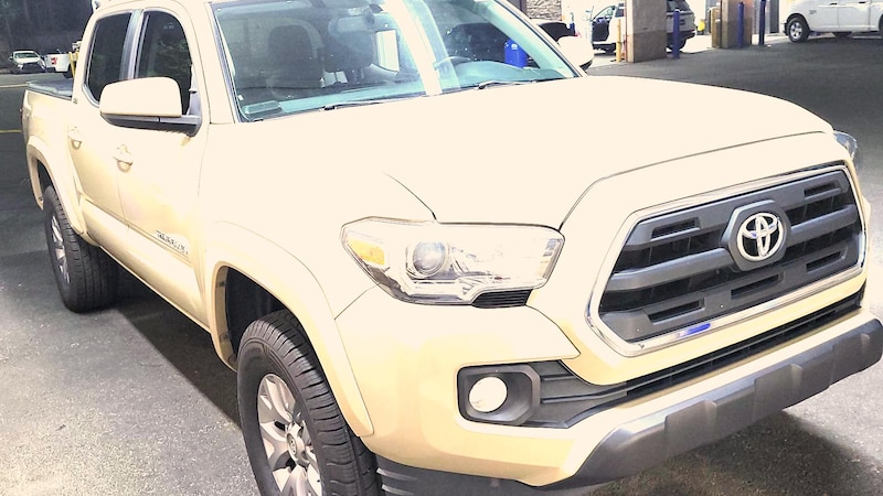 2017 Toyota Tacoma SR5 Hero Image