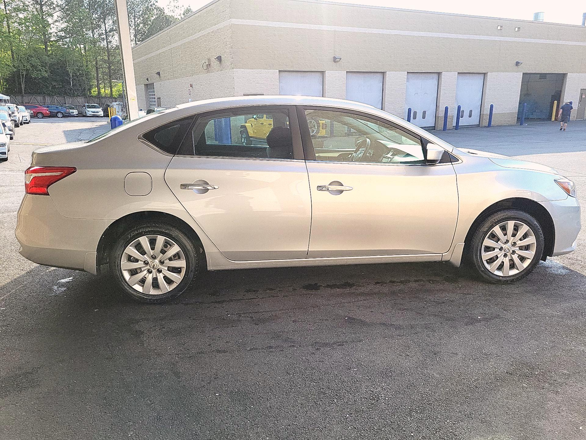 Thumbnail: 2019 Nissan Sentra - 4