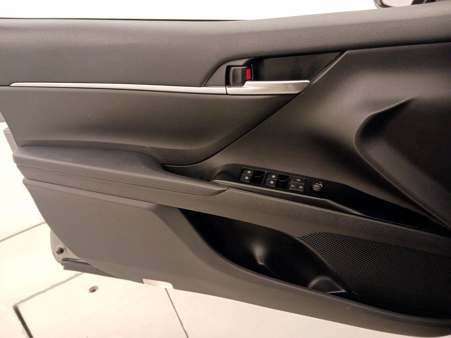 Thumbnail: 2019 Toyota Camry - 12