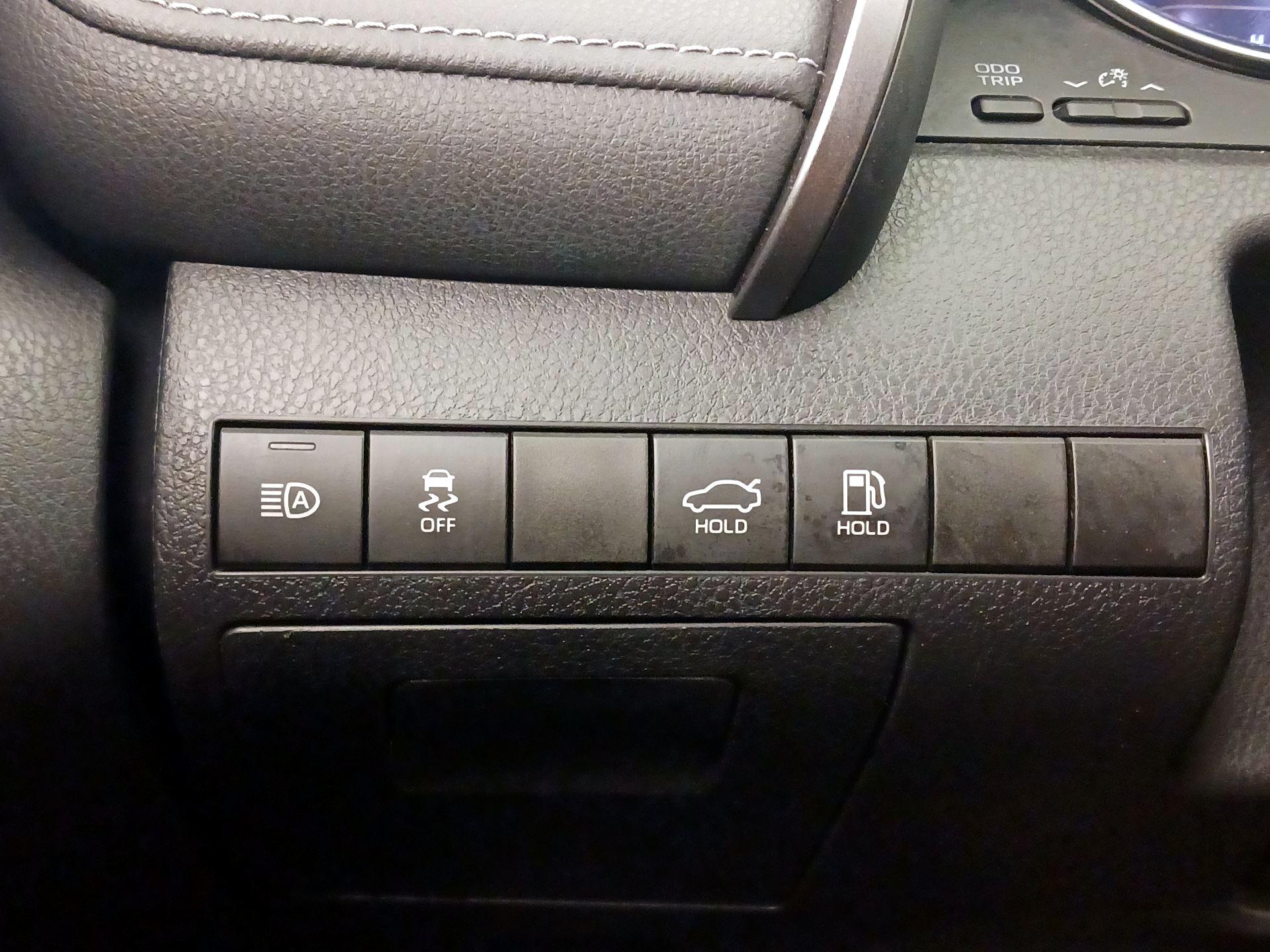 Thumbnail: 2019 Toyota Camry - 13
