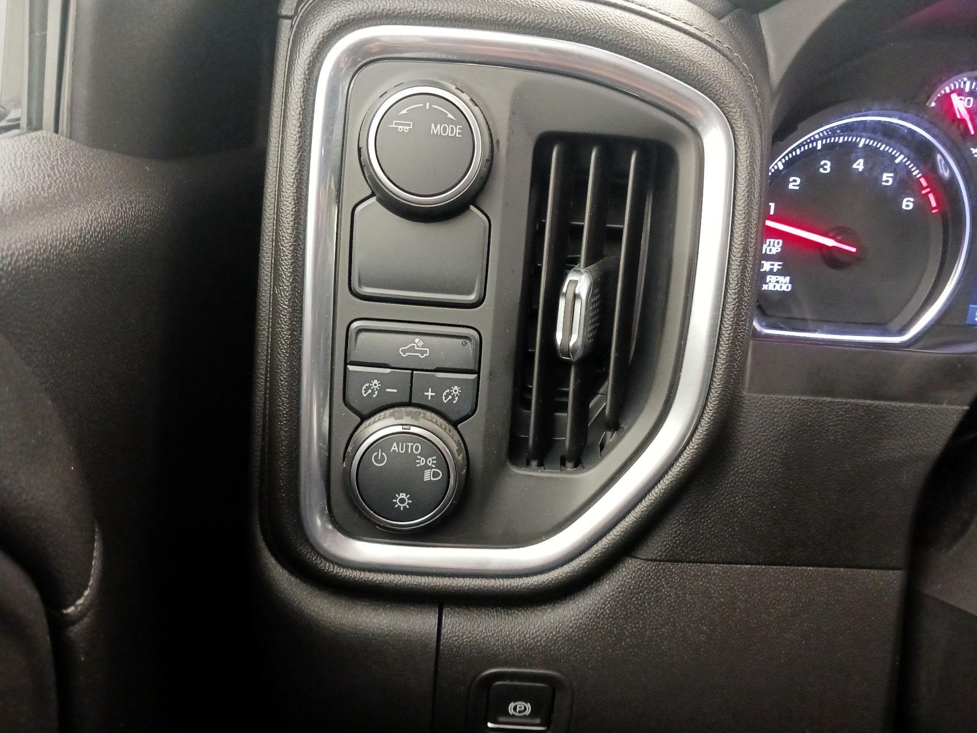 Thumbnail: 2020 Chevrolet Silverado 1500 - 13