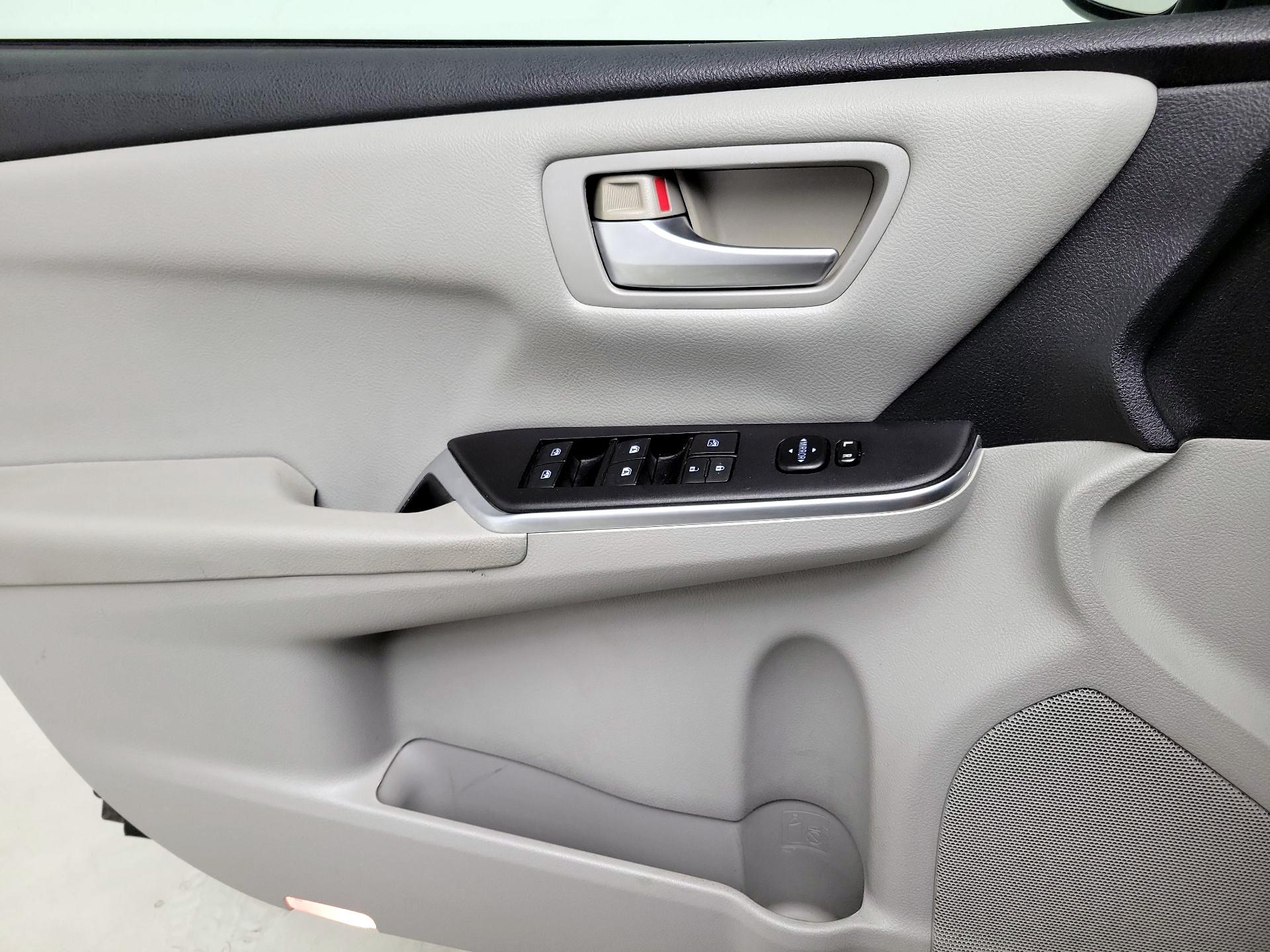 Thumbnail: 2015 Toyota Camry - 12