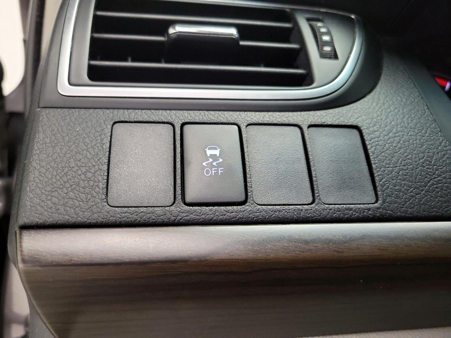Thumbnail: 2015 Toyota Camry - 13