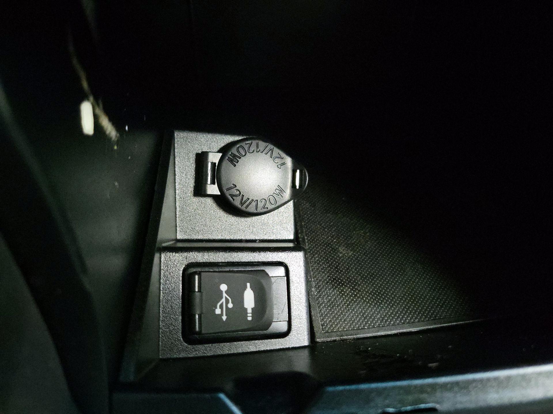 Thumbnail: 2015 Toyota Camry - 18