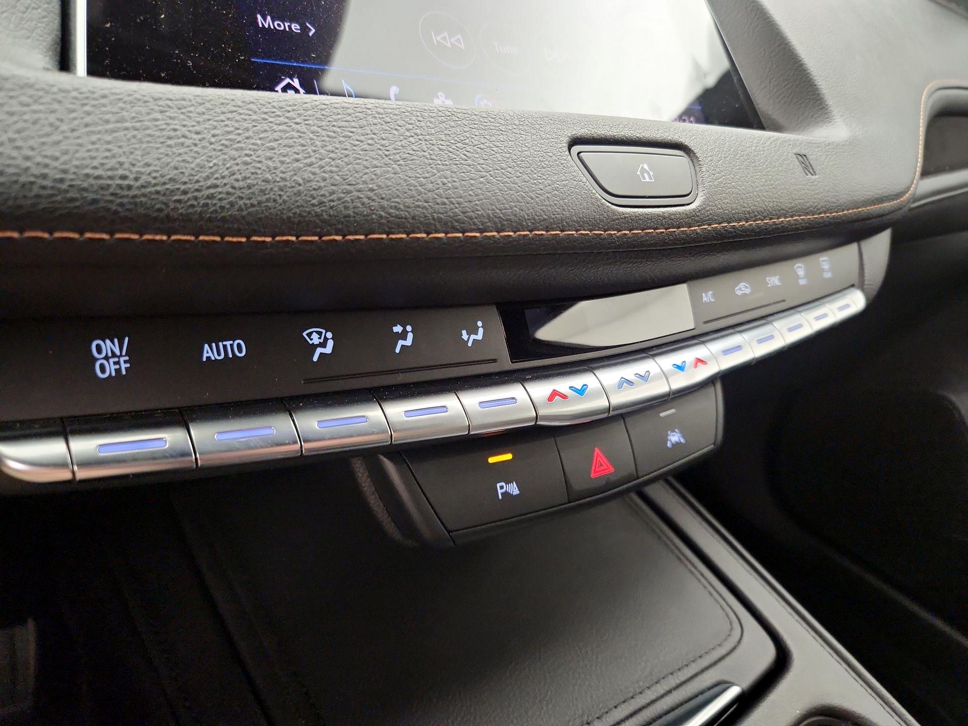 Thumbnail: 2019 Cadillac XT4 - 16