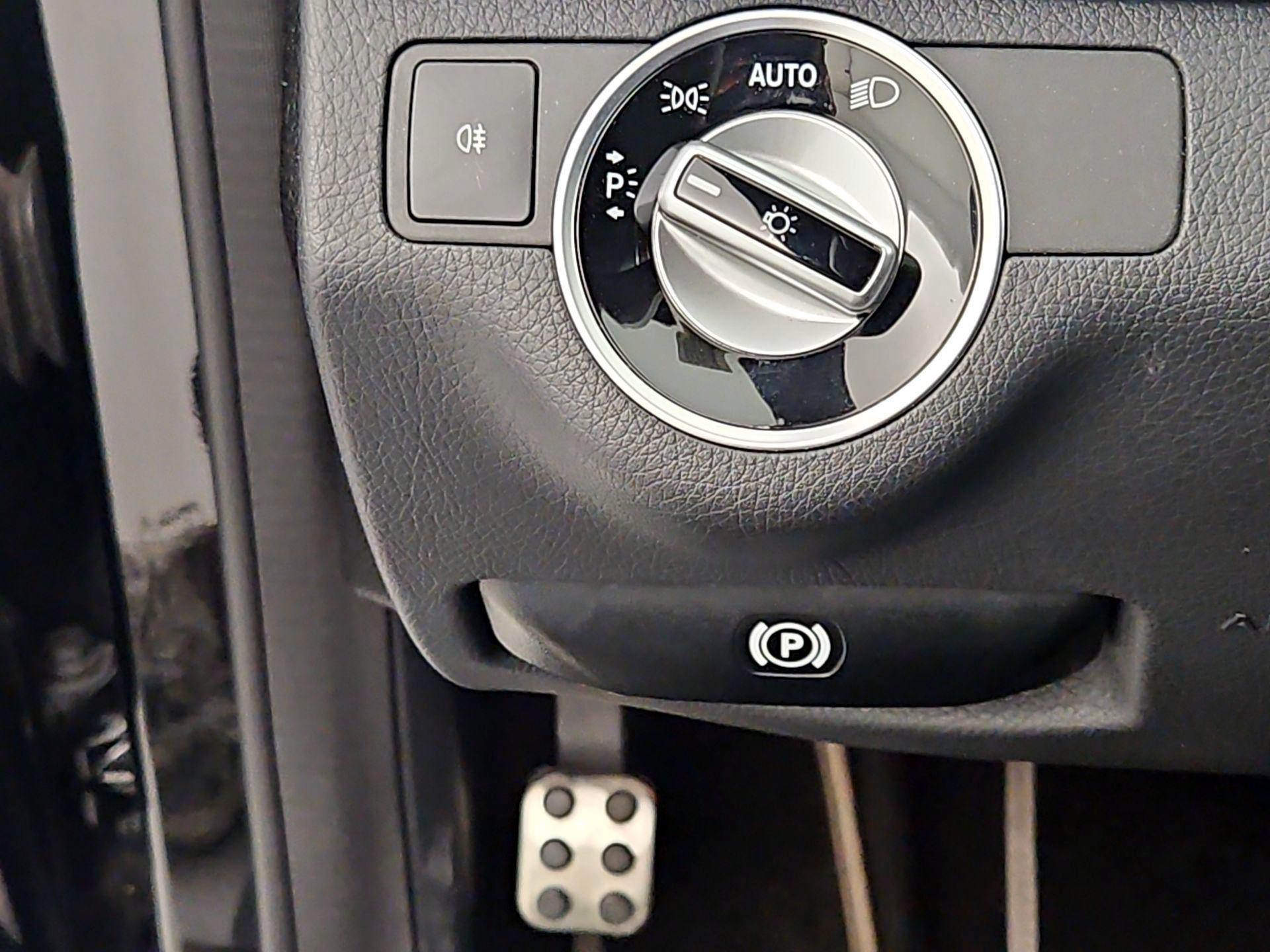 Thumbnail: 2015 Mercedes-Benz C-Class - 13