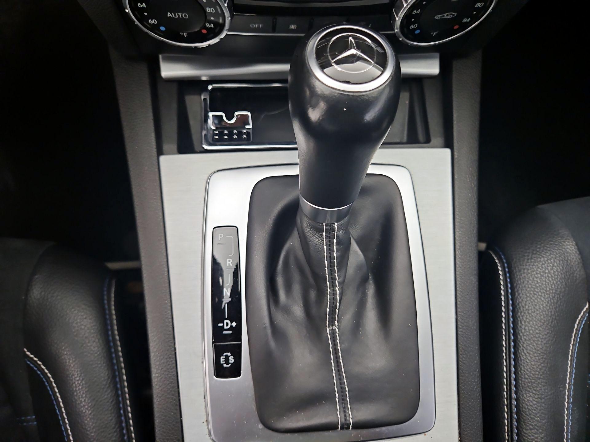 Thumbnail: 2015 Mercedes-Benz C-Class - 17