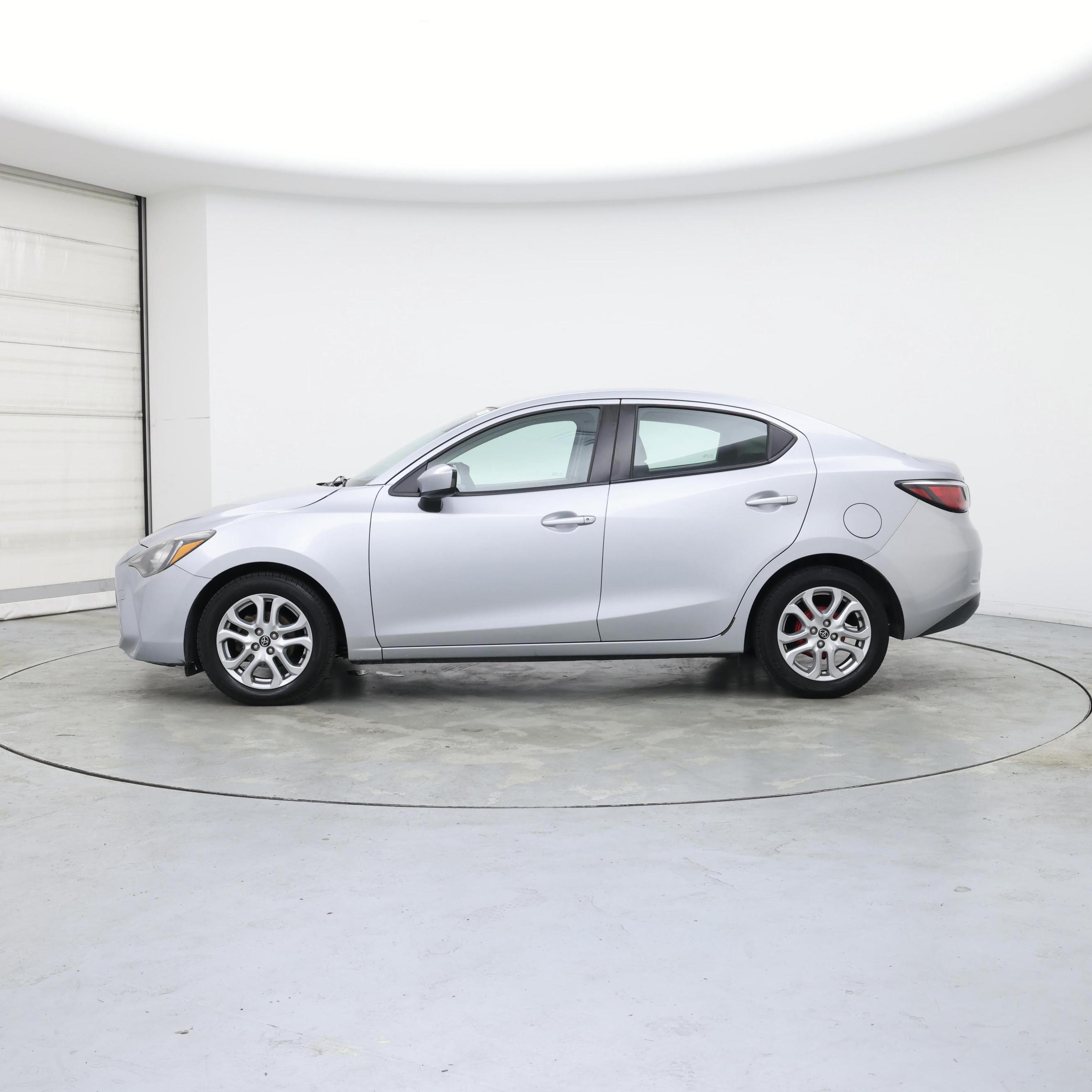 Thumbnail: 2017 Toyota Yaris iA - 3