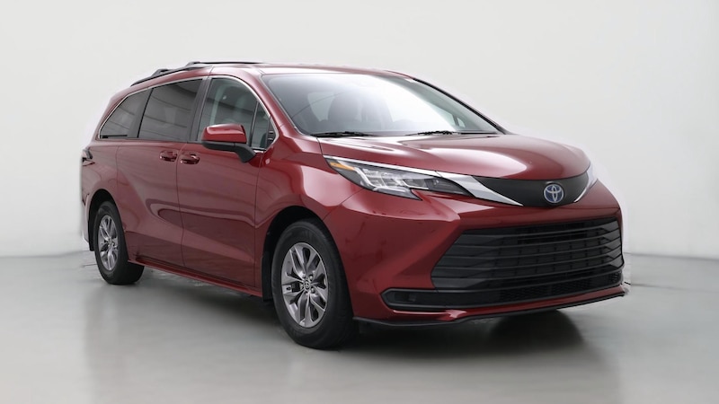 2022 Toyota Sienna LE Hero Image