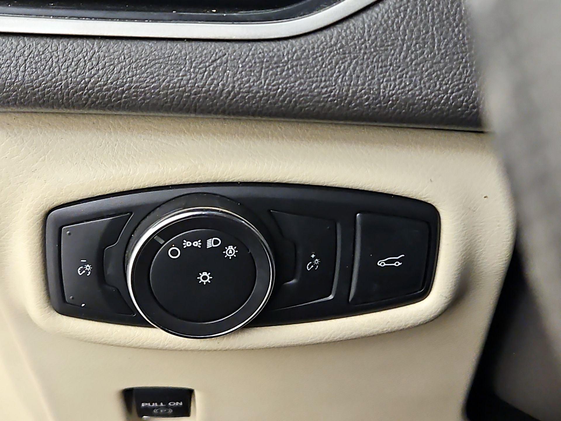 Thumbnail: 2014 Lincoln MKZ - 13