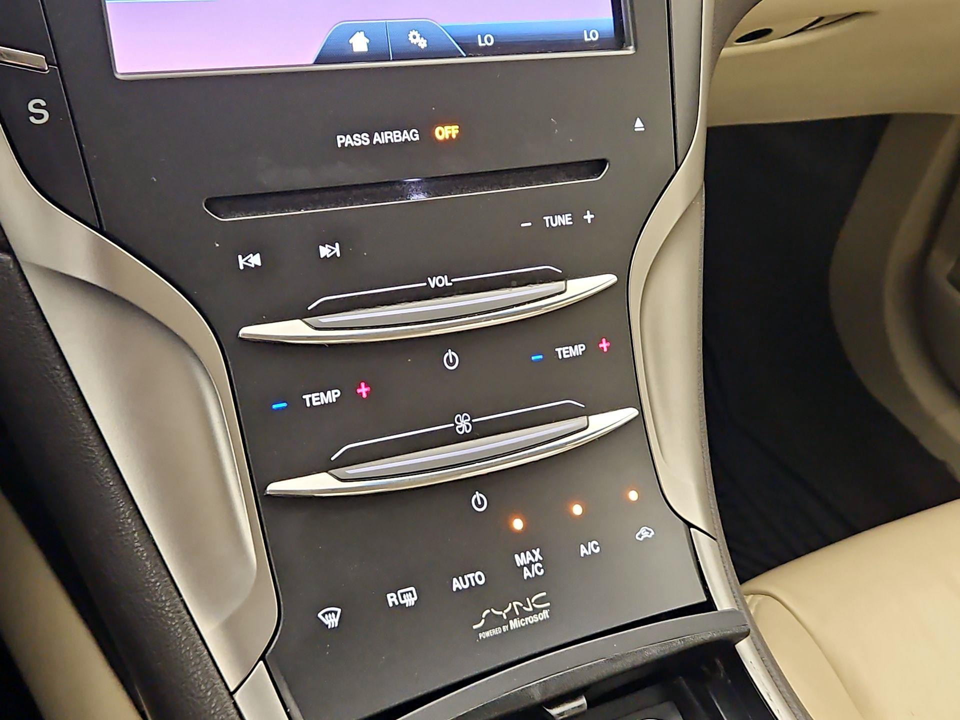 Thumbnail: 2014 Lincoln MKZ - 15