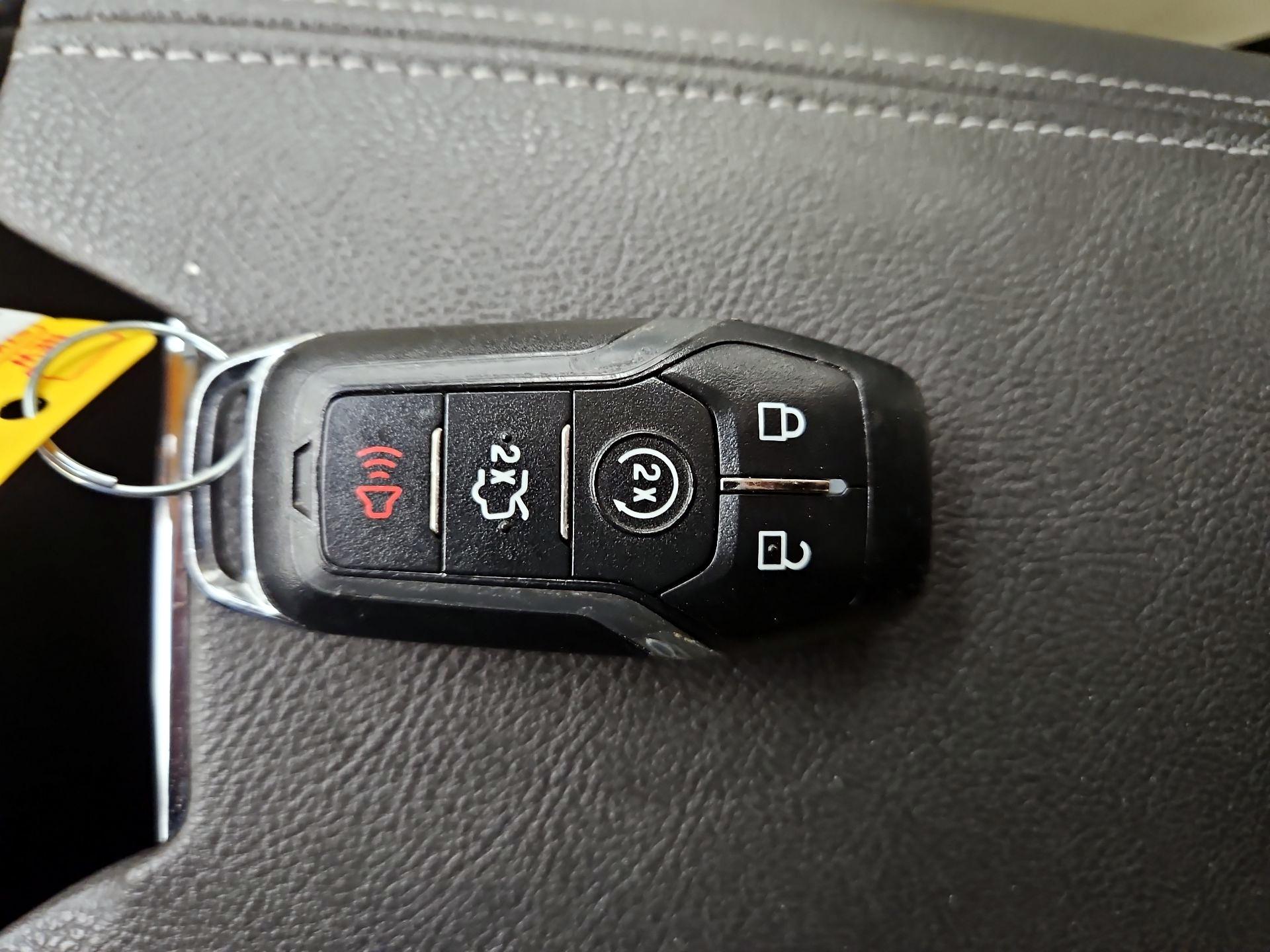 Thumbnail: 2014 Lincoln MKZ - 20