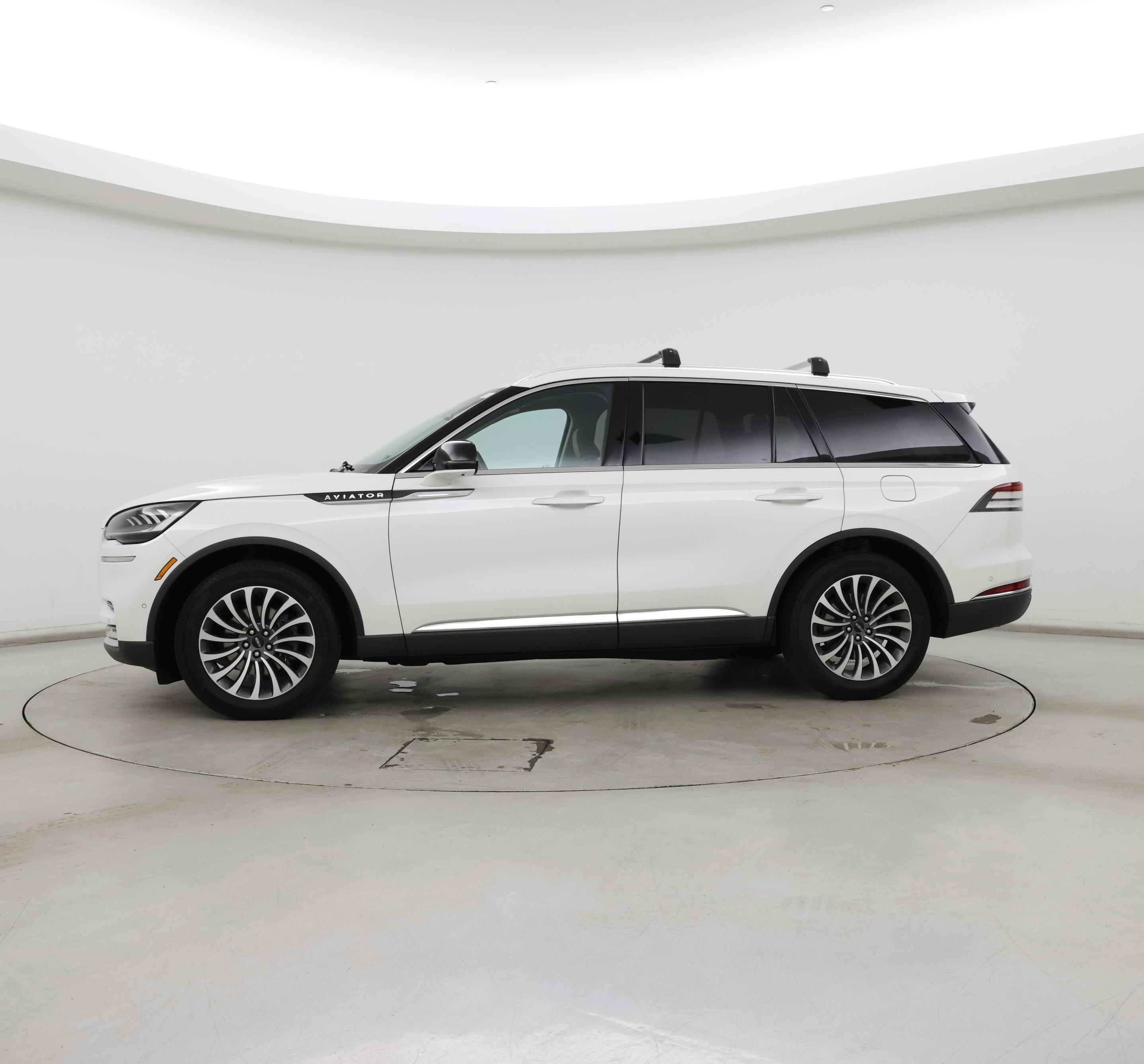 Thumbnail: 2020 Lincoln Aviator - 3