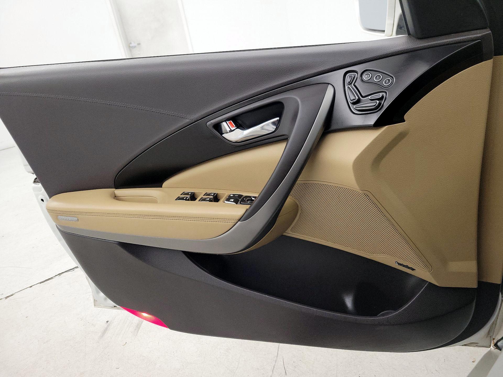 Thumbnail: 2015 Hyundai Azera - 12
