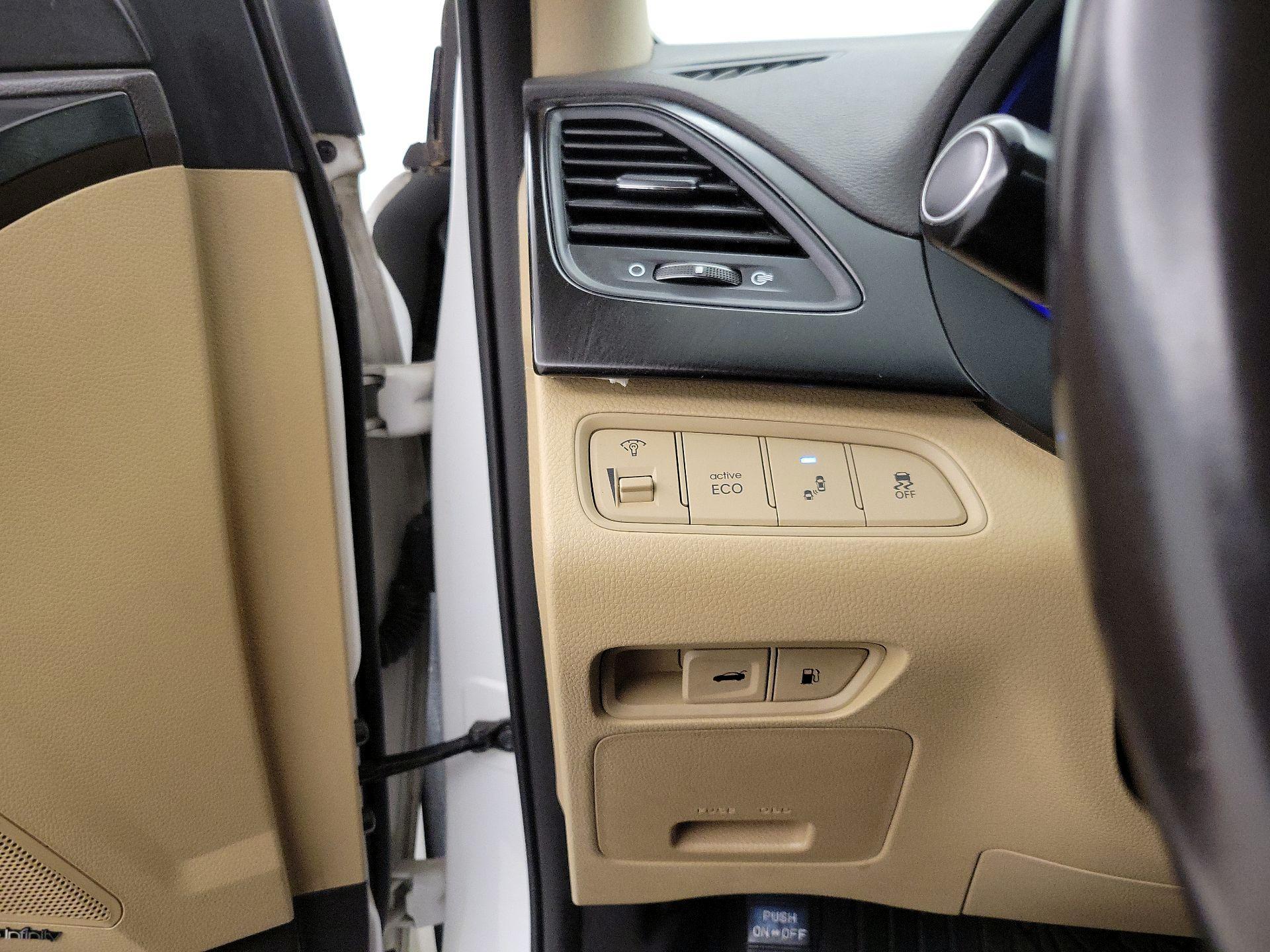 Thumbnail: 2015 Hyundai Azera - 13