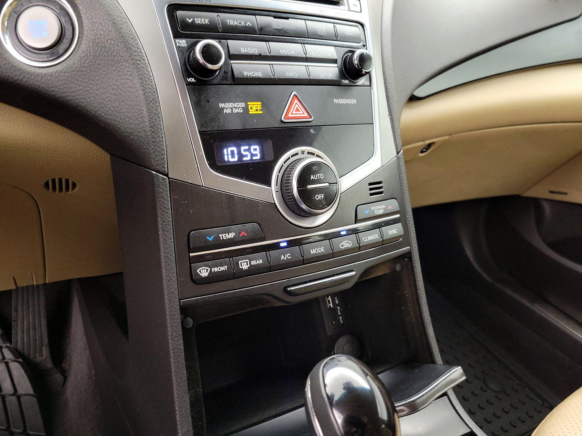 Thumbnail: 2015 Hyundai Azera - 16