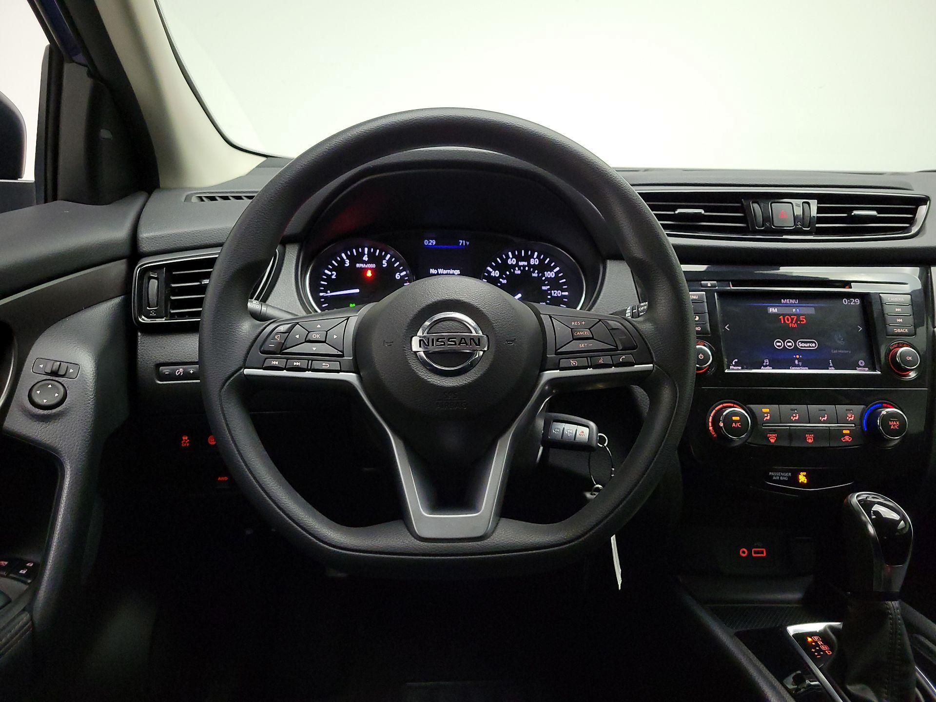 Thumbnail: 2021 Nissan Rogue Sport - 10