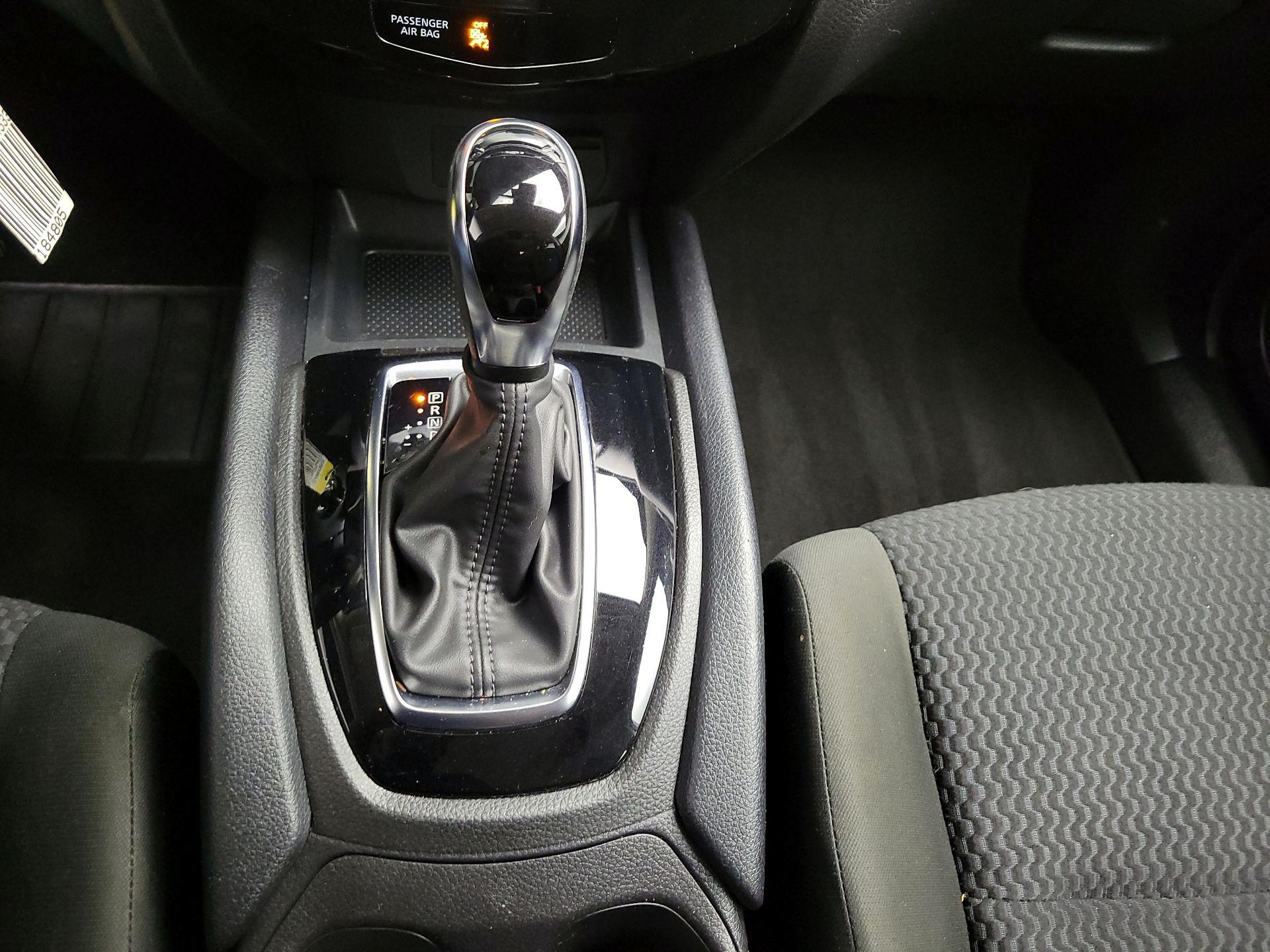 Thumbnail: 2021 Nissan Rogue Sport - 17