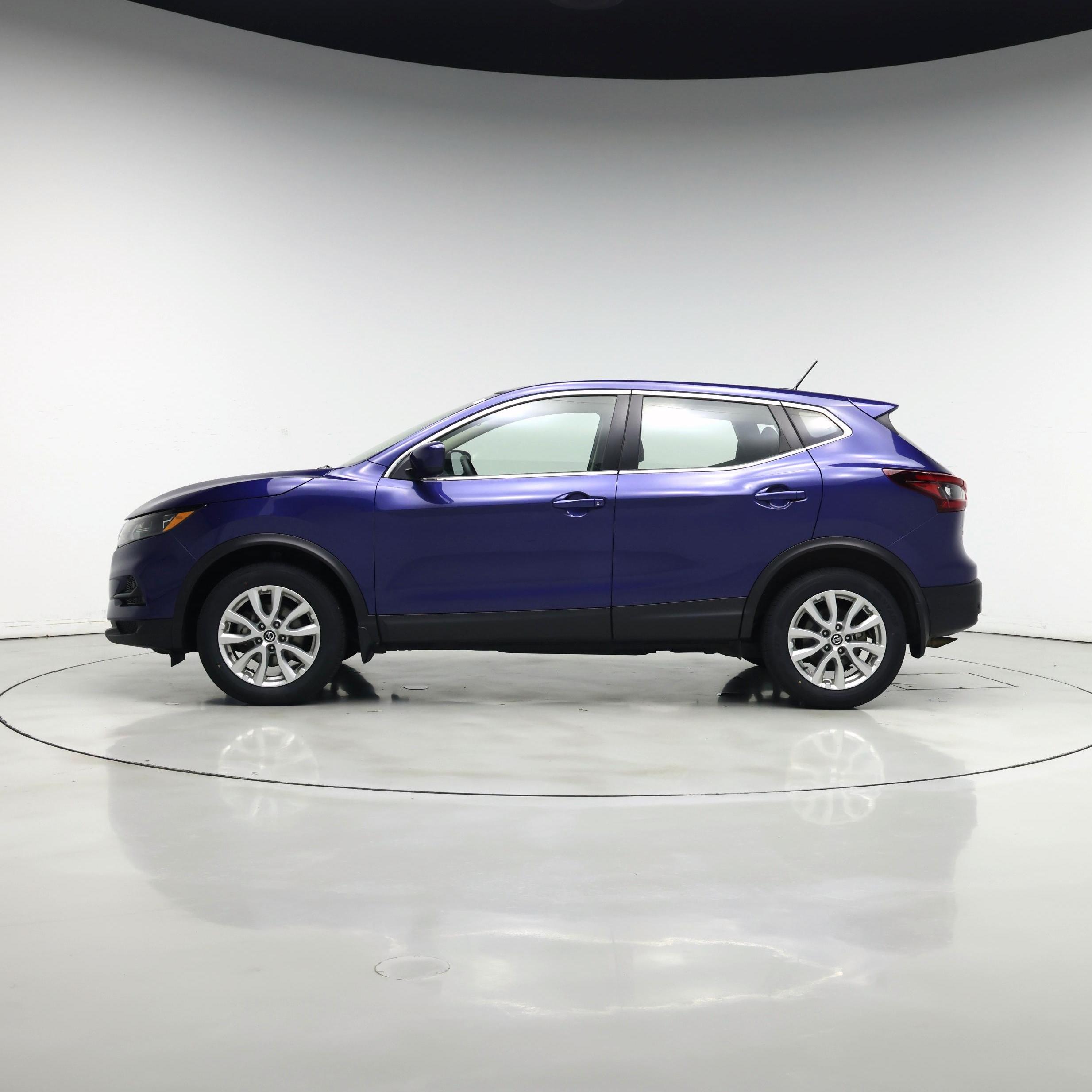 Thumbnail: 2021 Nissan Rogue Sport - 3