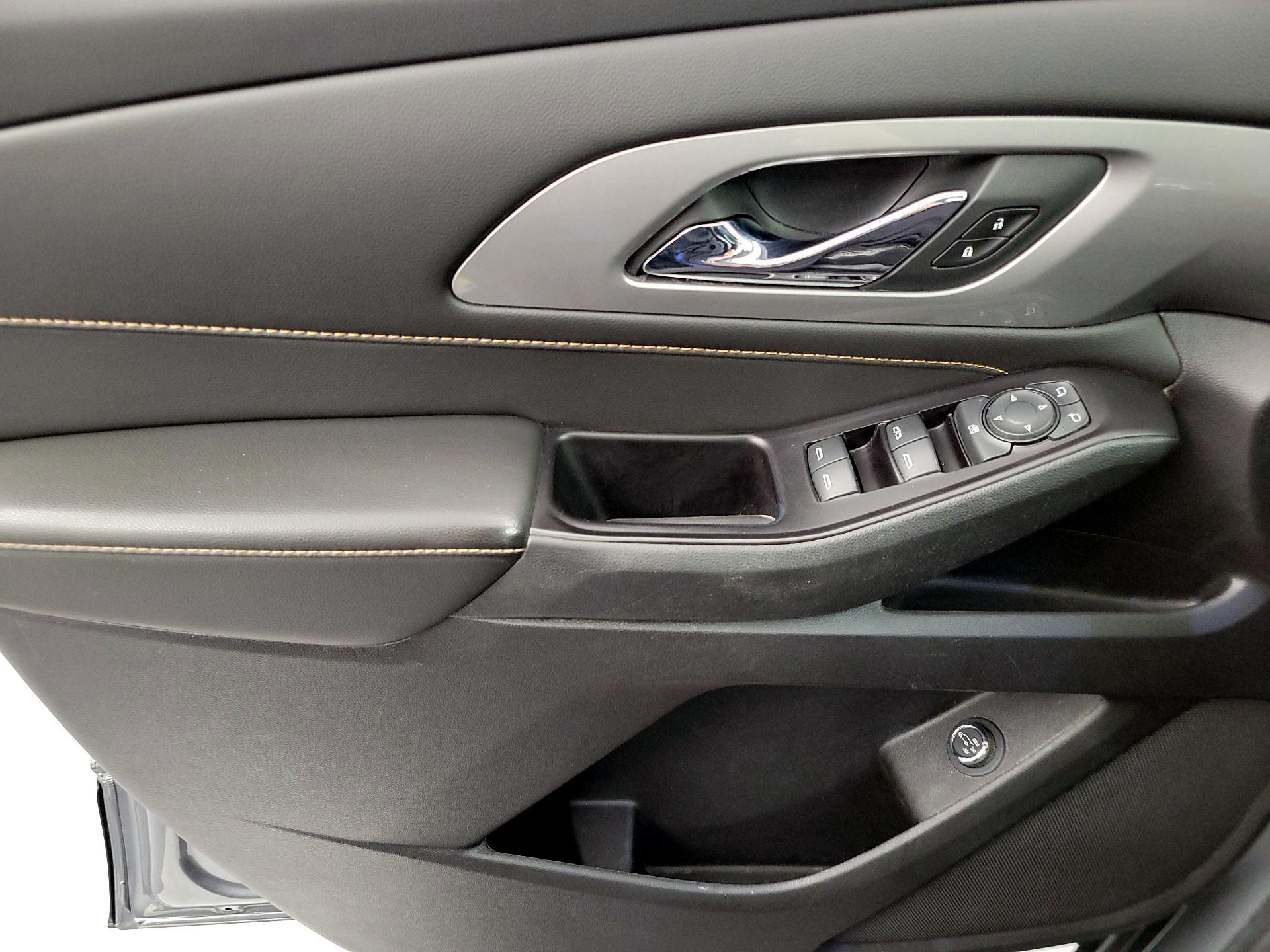 Thumbnail: 2020 Chevrolet Traverse - 12
