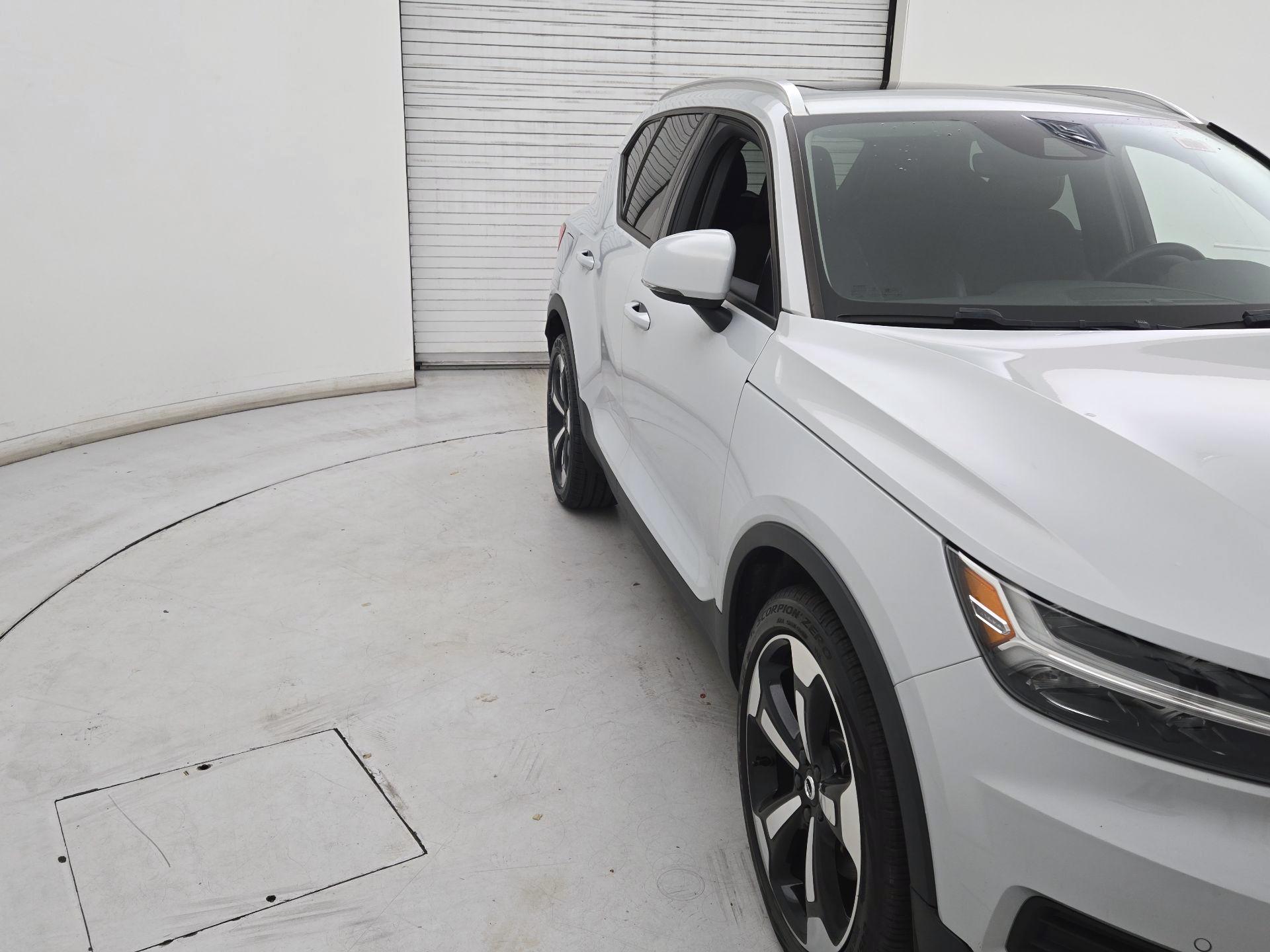 Thumbnail: 2020 Volvo XC40 - 1