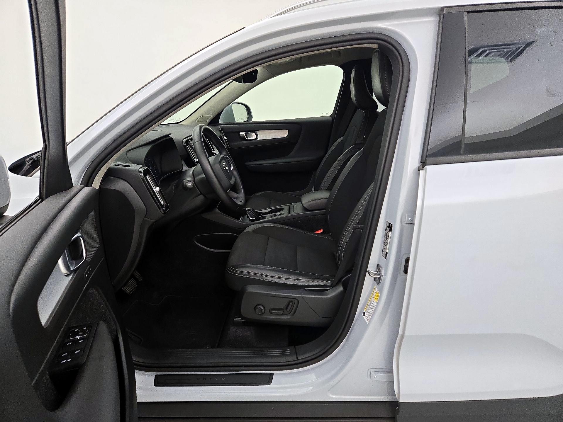 Thumbnail: 2020 Volvo XC40 - 9
