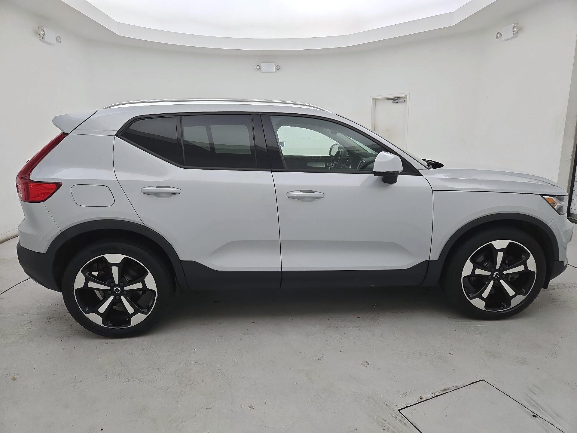 Thumbnail: 2020 Volvo XC40 - 4