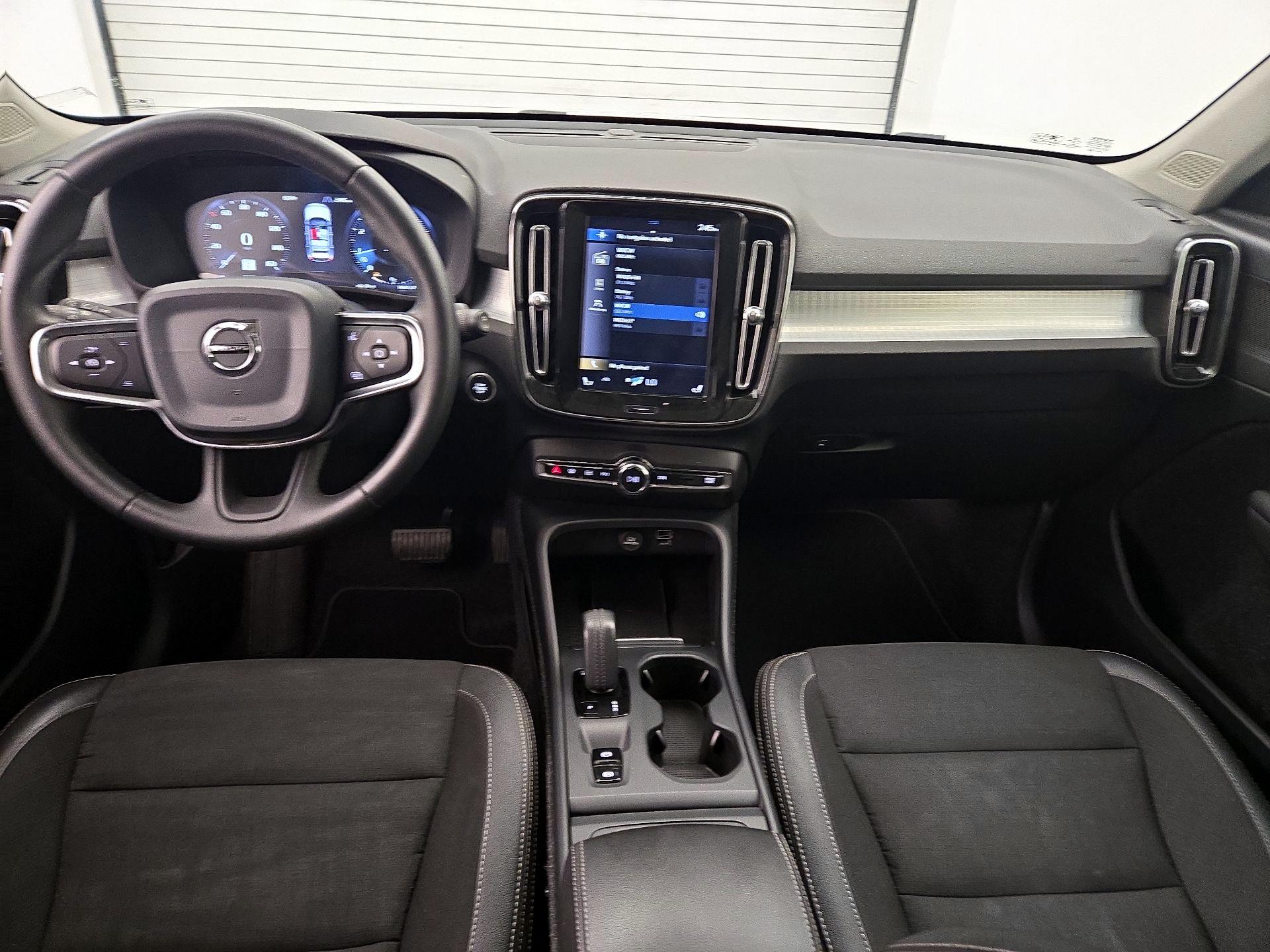 Thumbnail: 2020 Volvo XC40 - 8