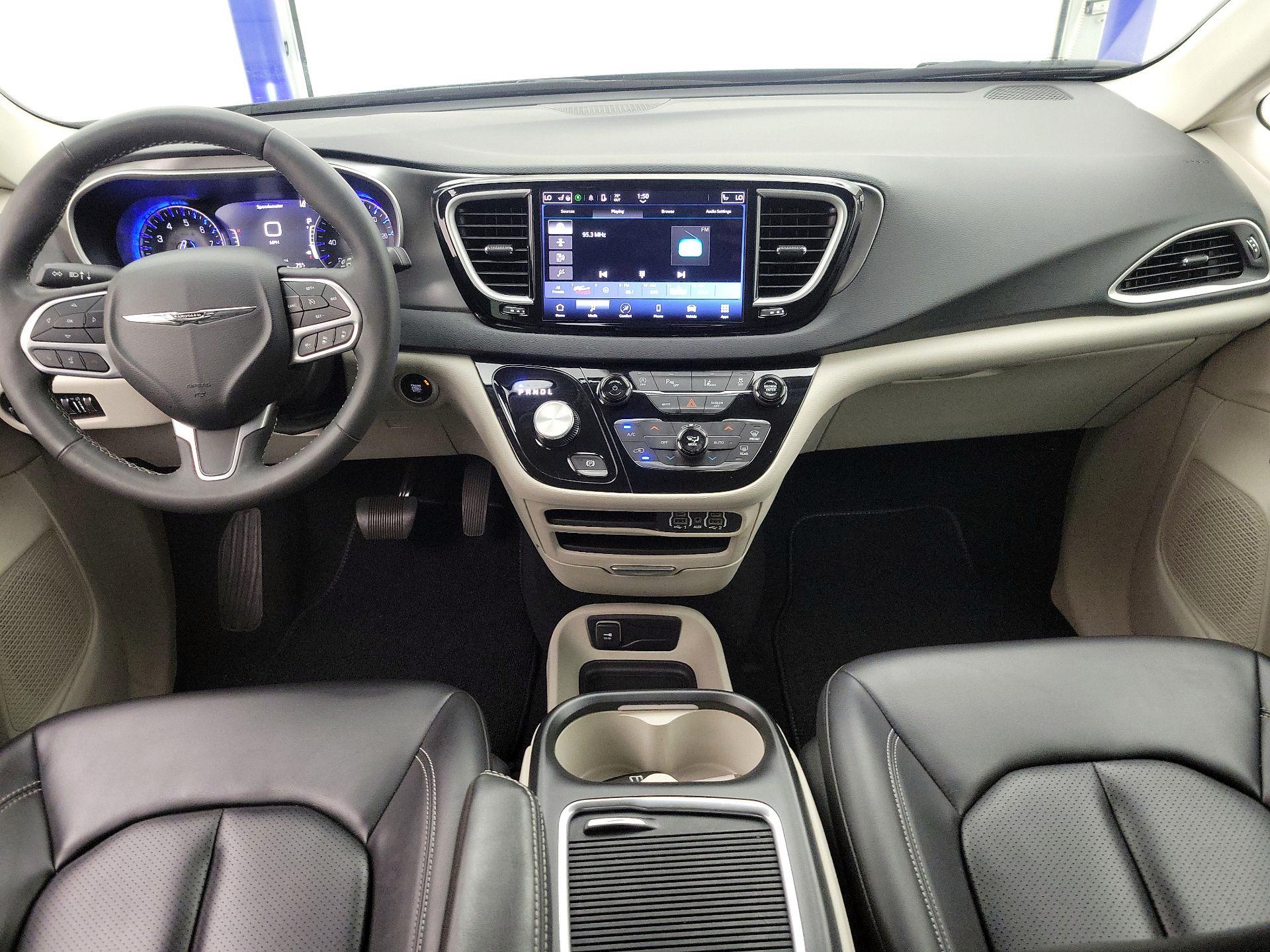 Thumbnail: 2023 Chrysler Pacifica - 9