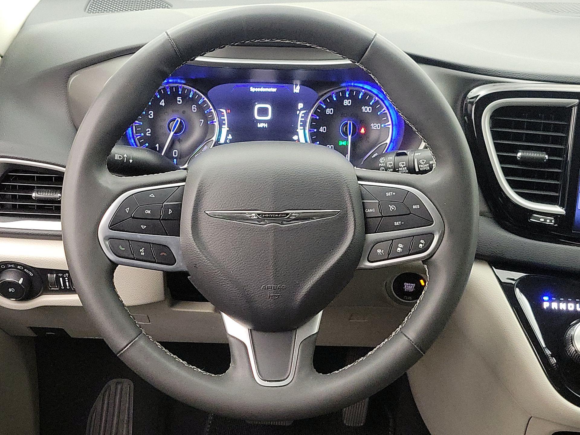 Thumbnail: 2023 Chrysler Pacifica - 10