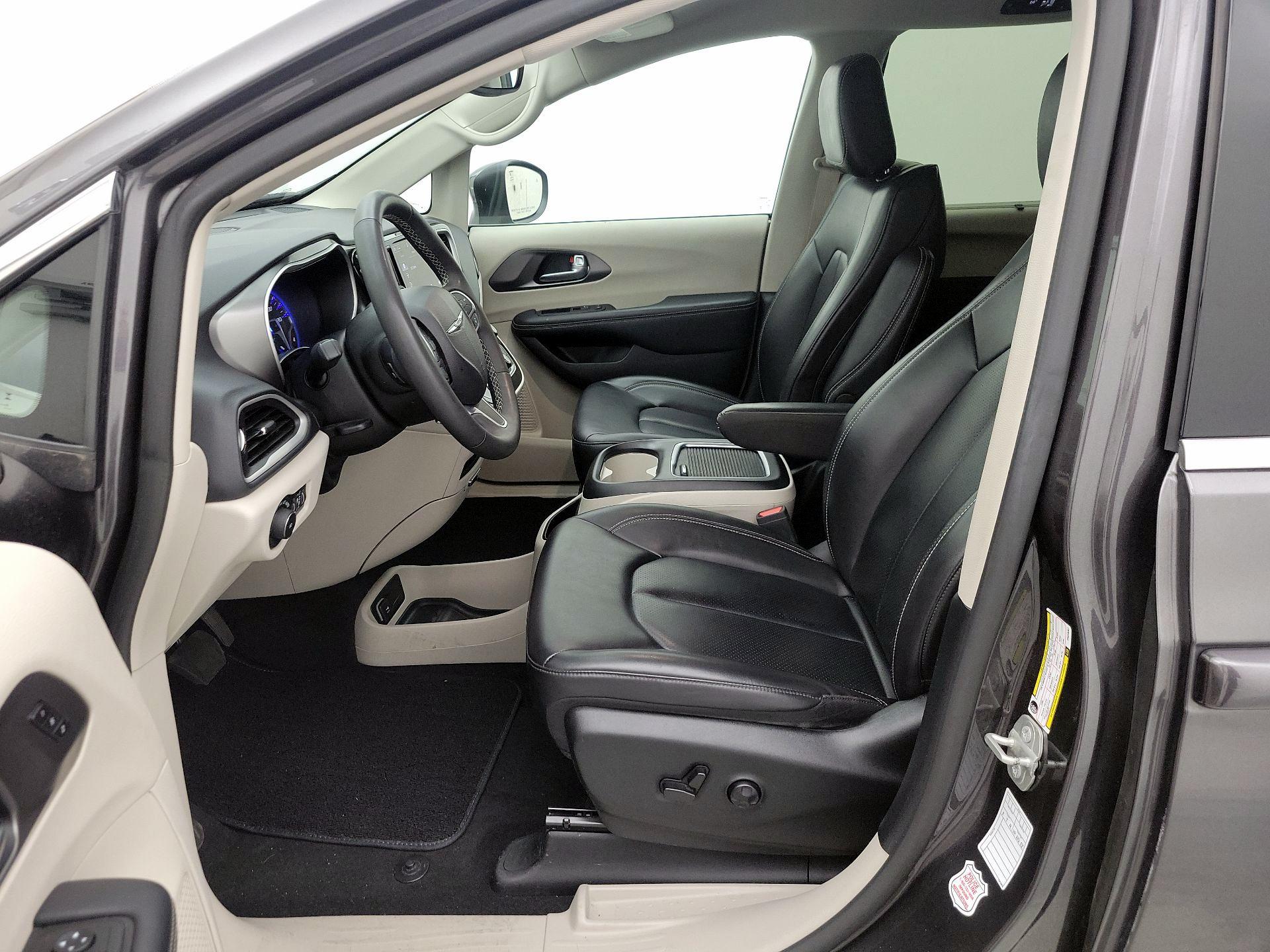 Thumbnail: 2023 Chrysler Pacifica - 11