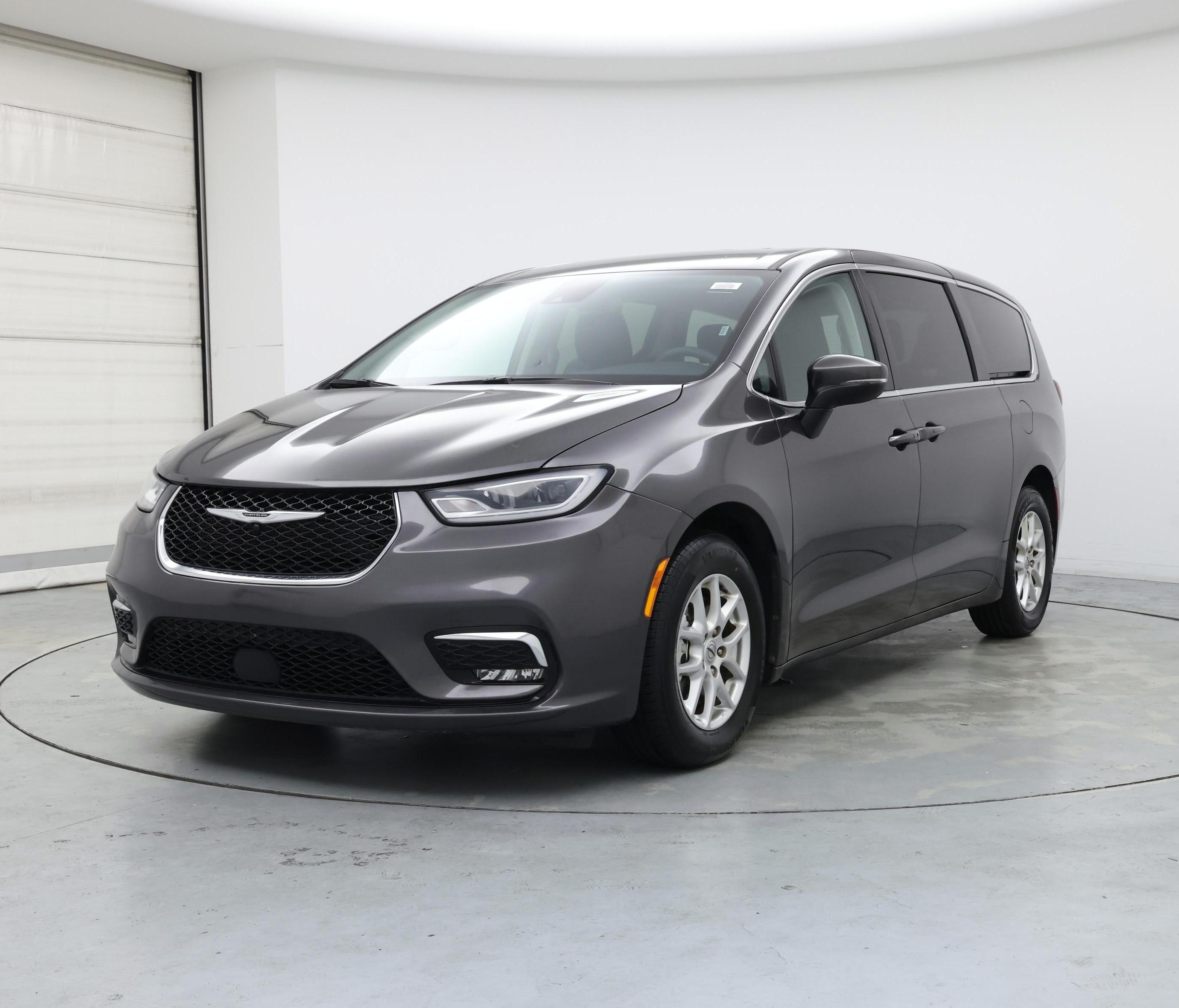 Thumbnail: 2023 Chrysler Pacifica - 4