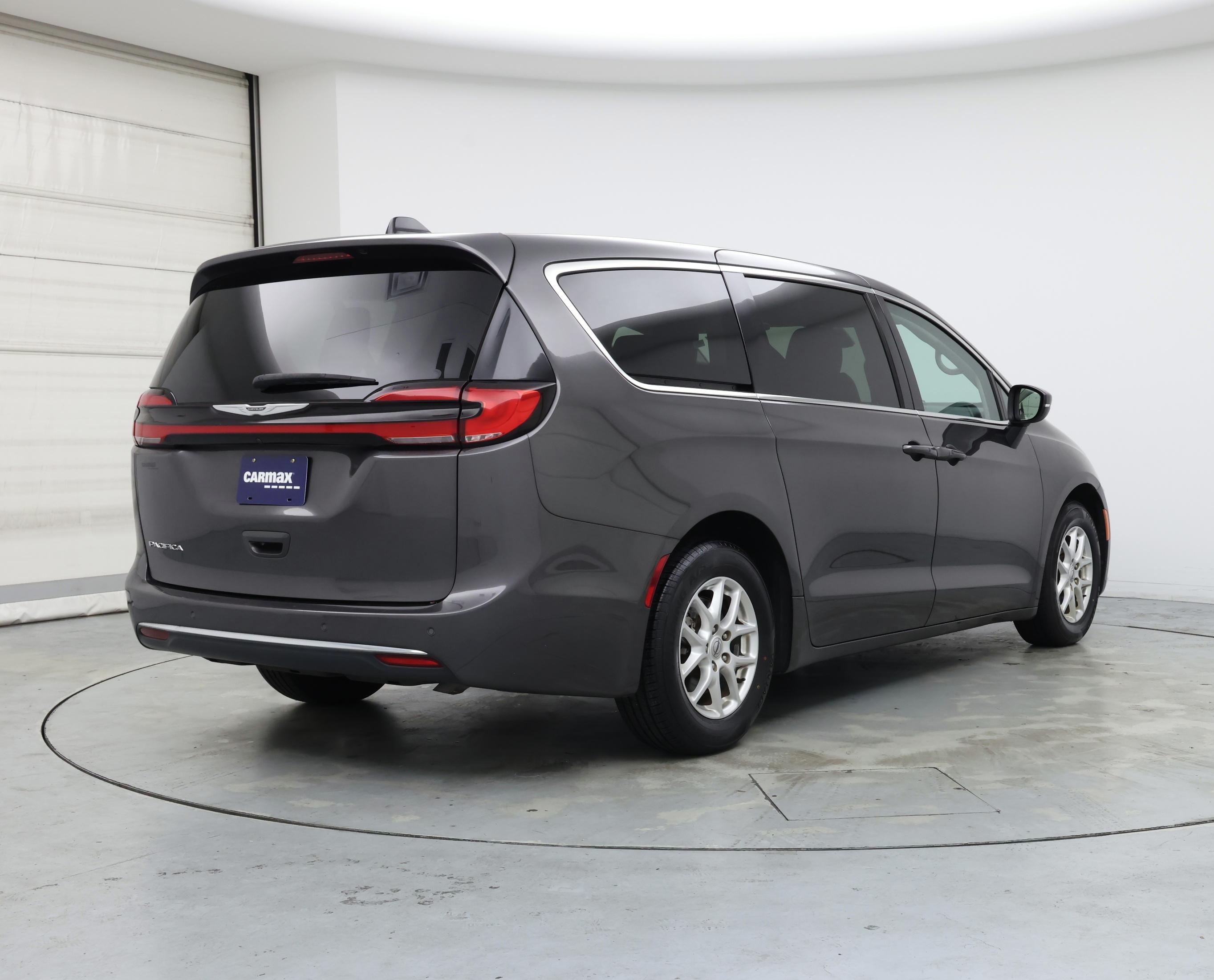 Thumbnail: 2023 Chrysler Pacifica - 8