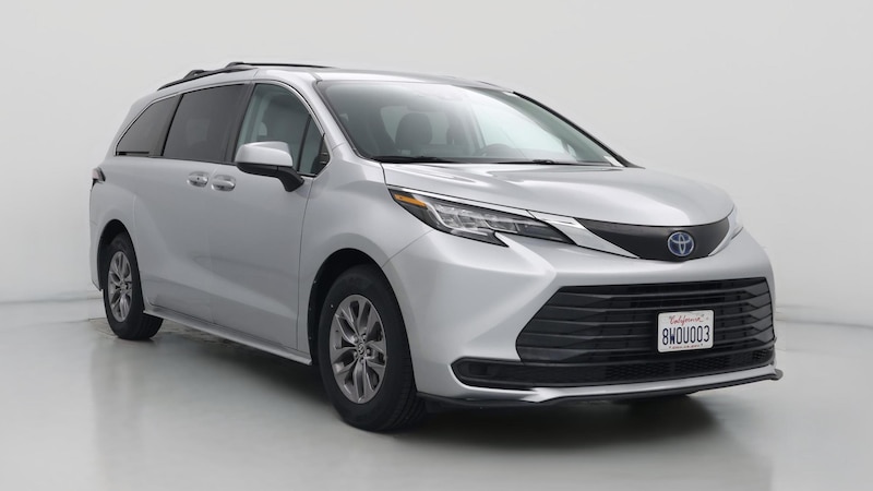 2021 Toyota Sienna LE Hero Image