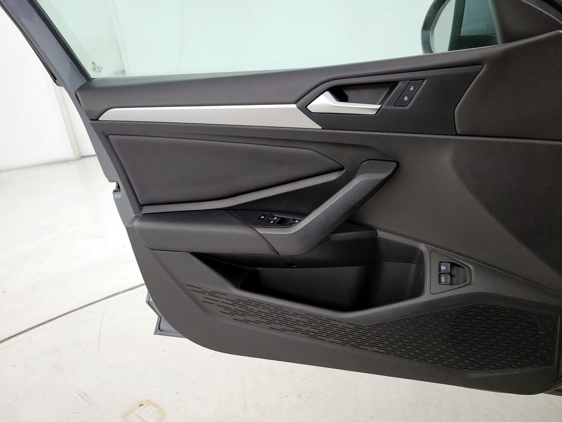 Thumbnail: 2021 Volkswagen Jetta - 12