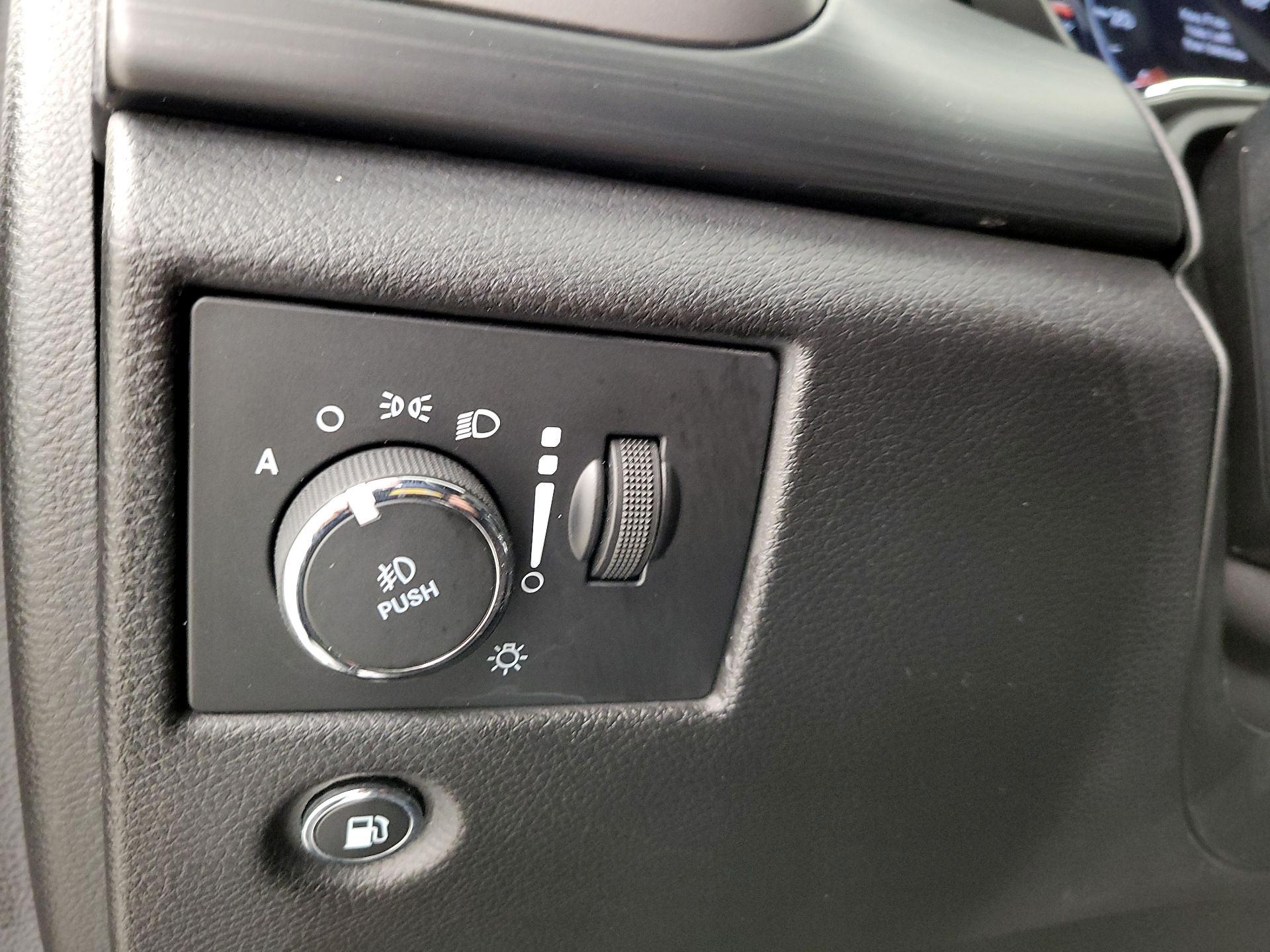 Thumbnail: 2020 Jeep Grand Cherokee - 13