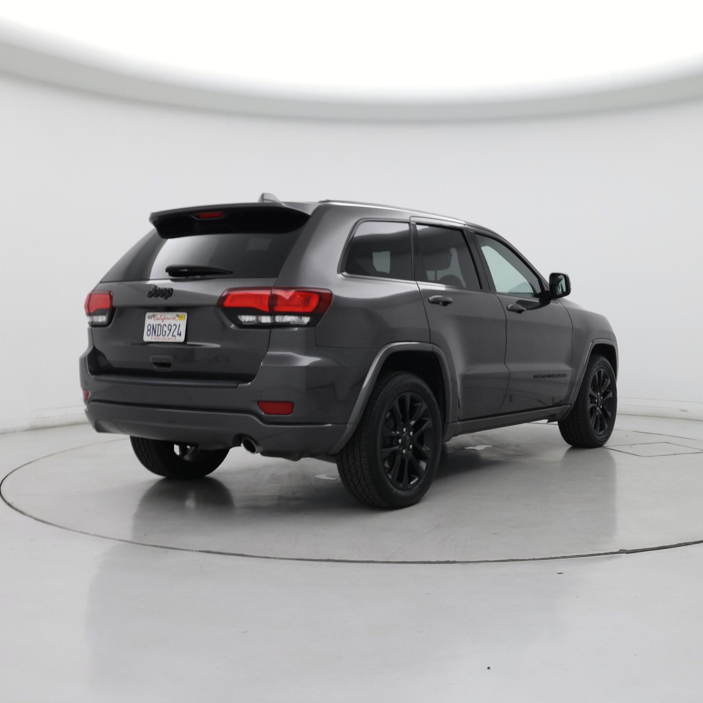 Thumbnail: 2020 Jeep Grand Cherokee - 8