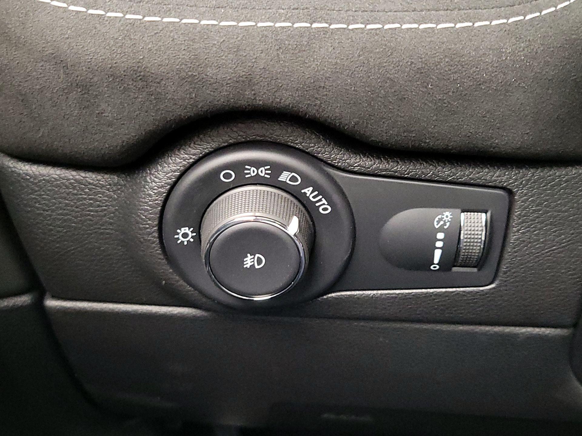 Thumbnail: 2022 Dodge Durango - 13