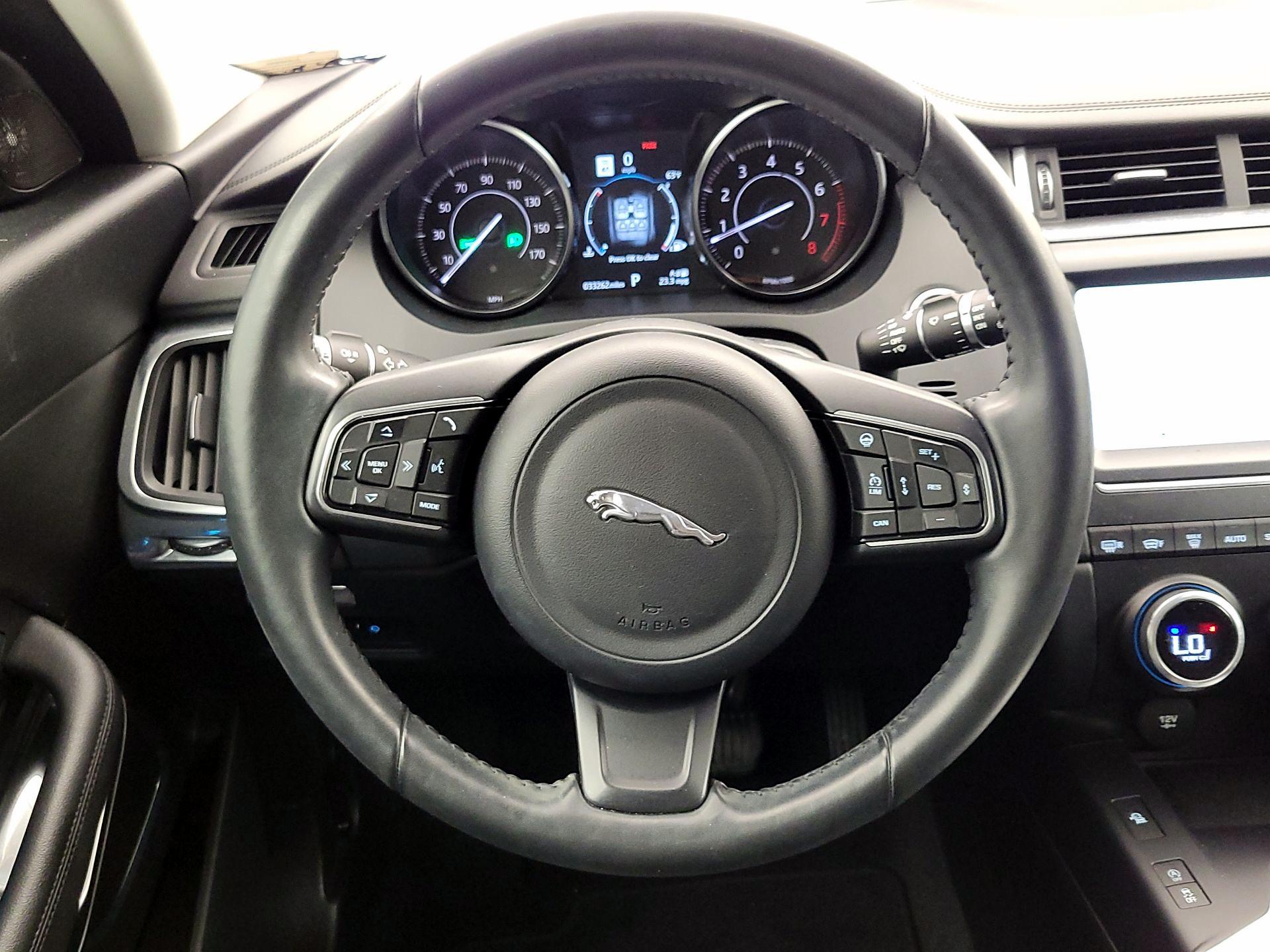 Thumbnail: 2018 Jaguar E-Pace - 10