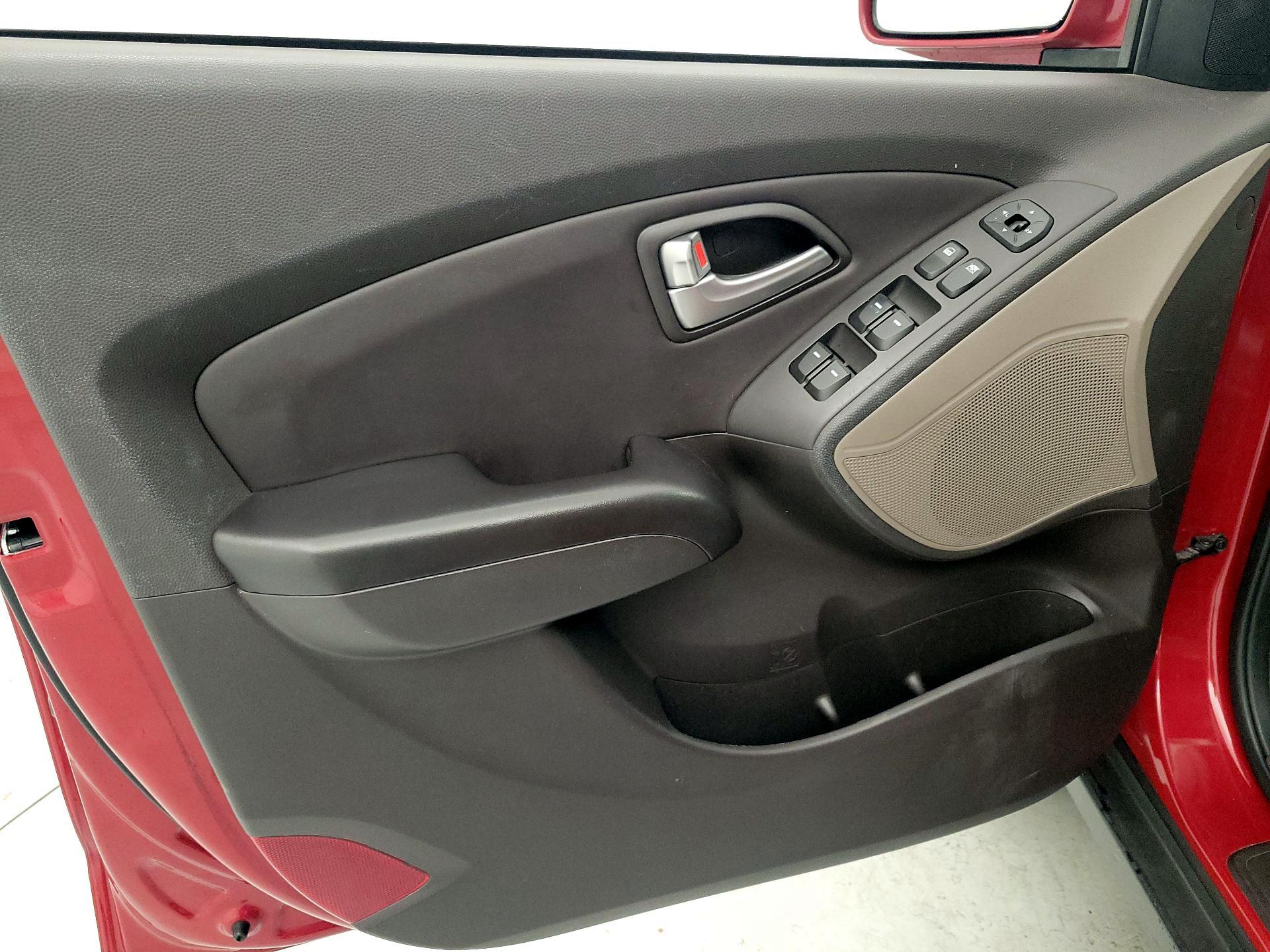 Thumbnail: 2013 Hyundai Tucson - 12