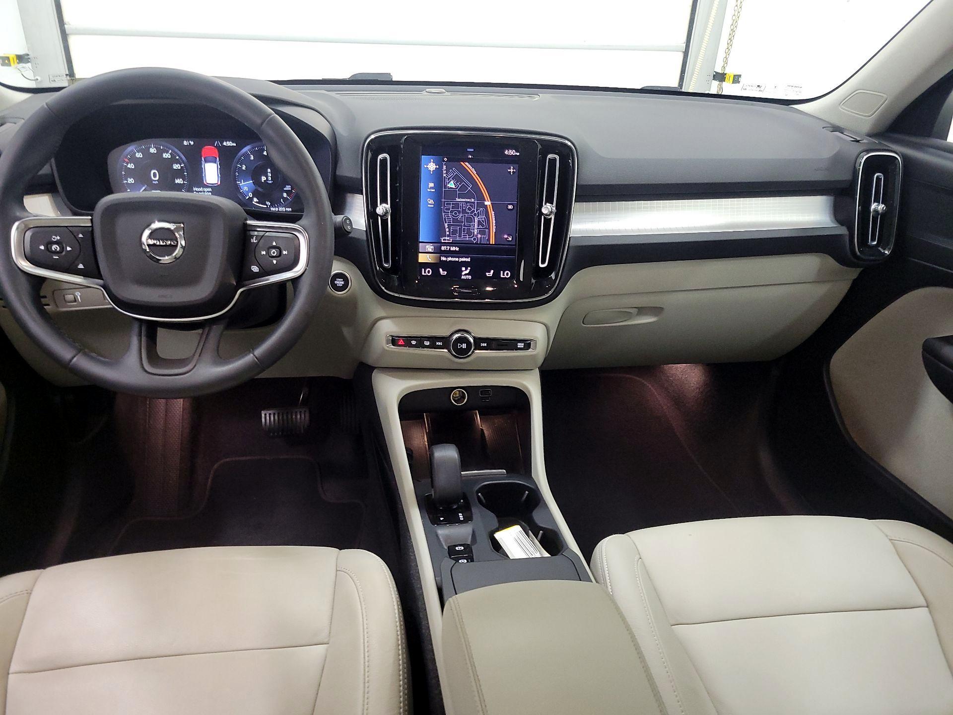 Thumbnail: 2022 Volvo XC40 - 9
