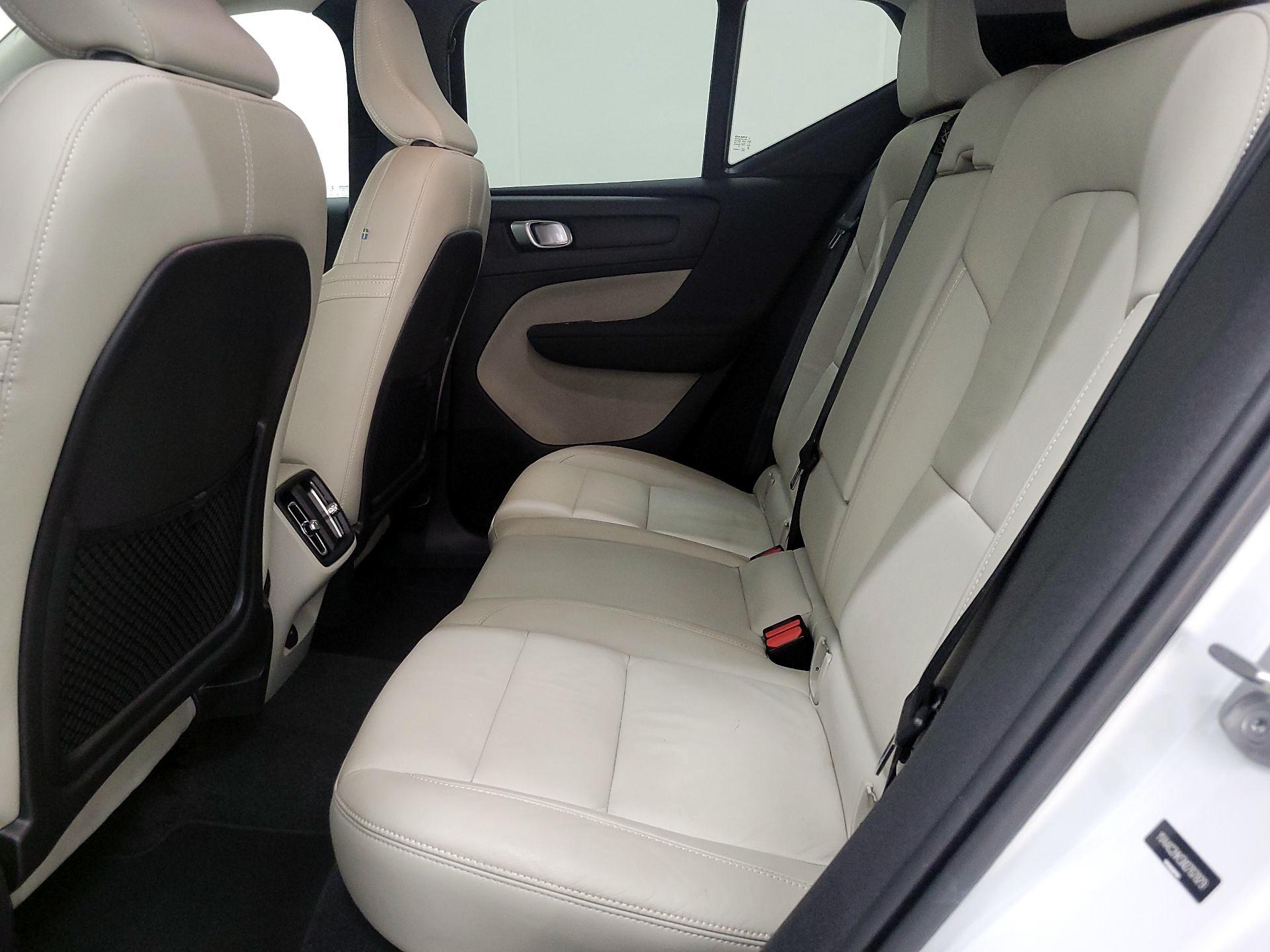 Thumbnail: 2022 Volvo XC40 - 20