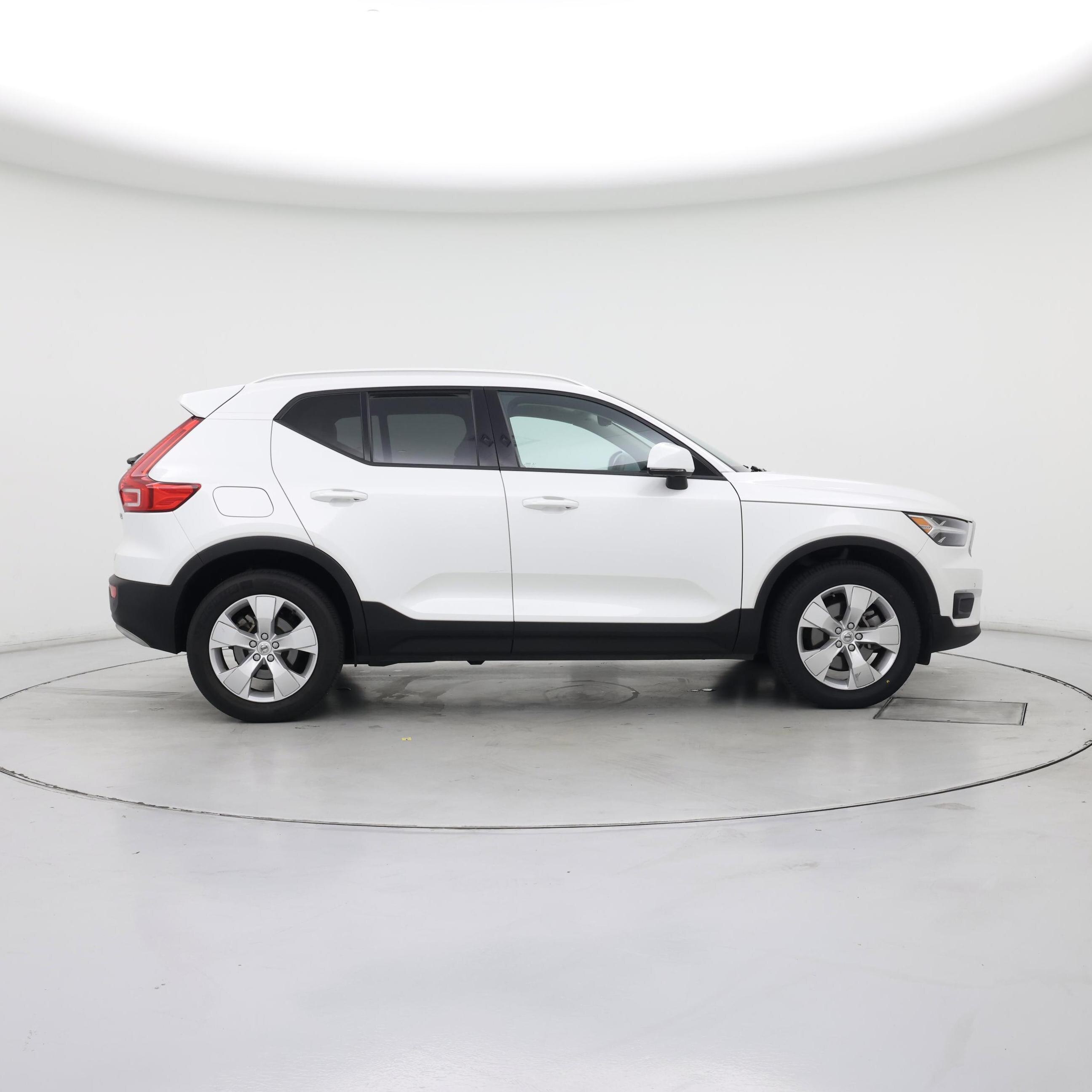 Thumbnail: 2022 Volvo XC40 - 7