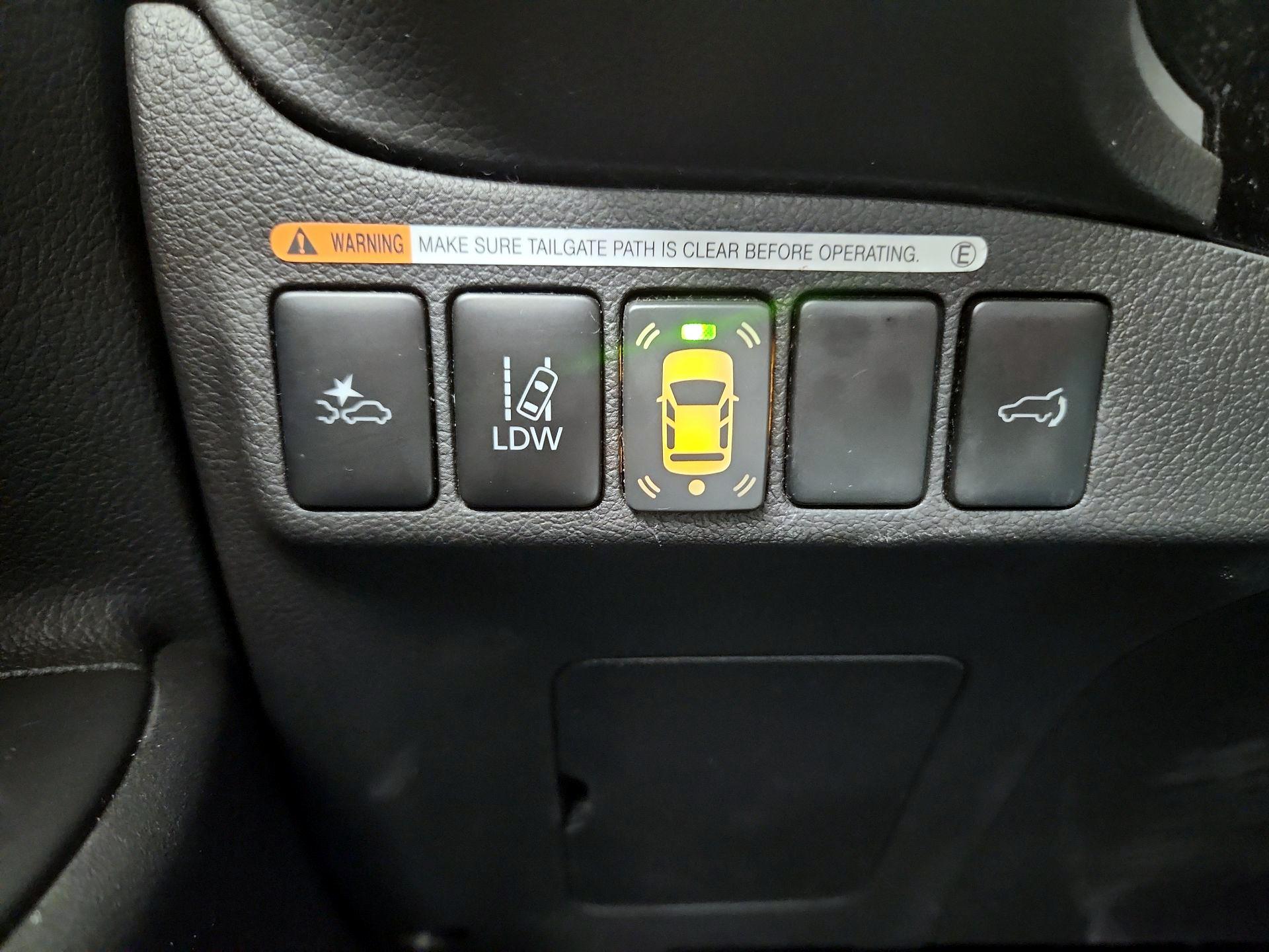 Thumbnail: 2016 Mitsubishi Outlander - 13