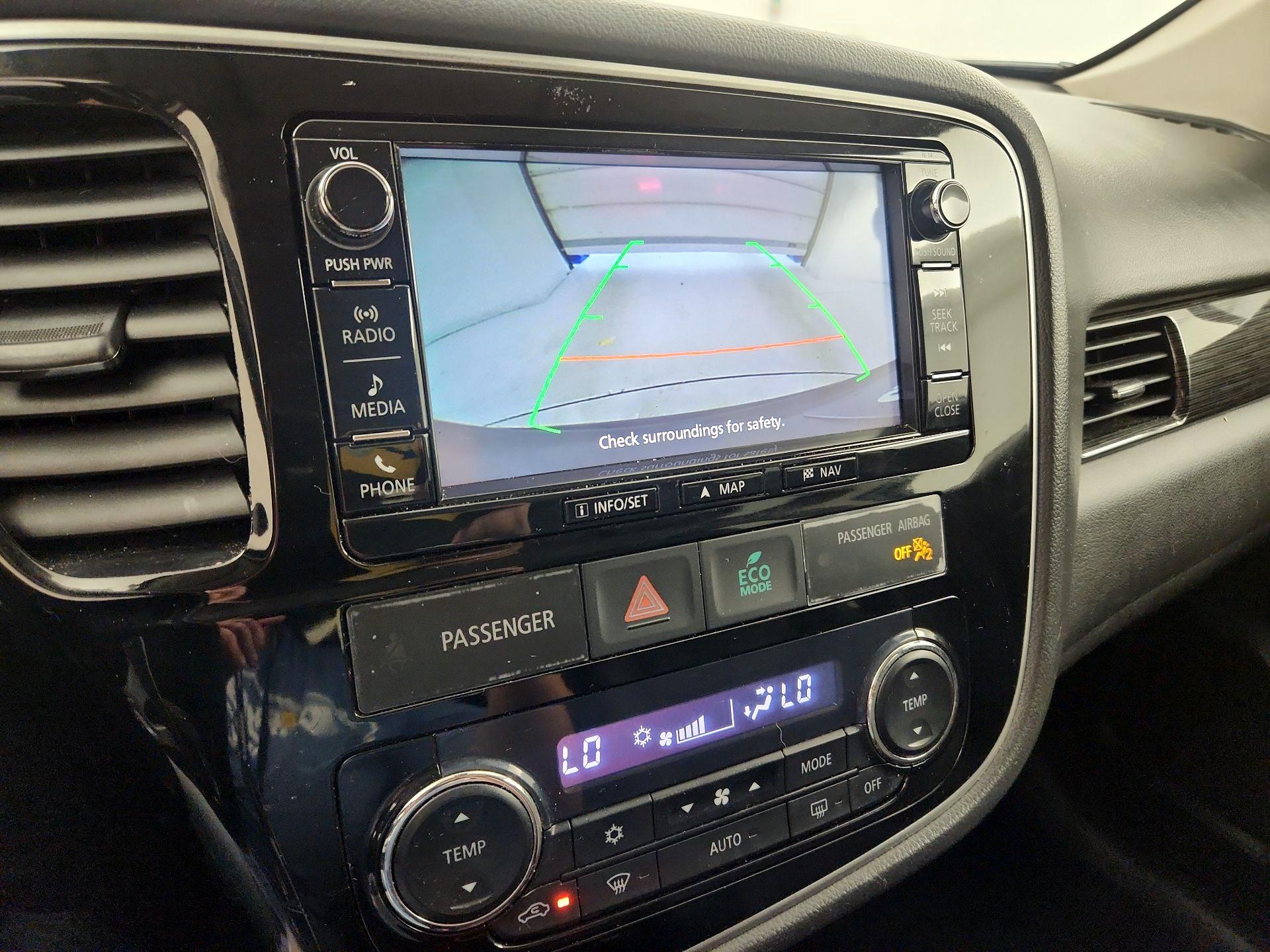 Thumbnail: 2016 Mitsubishi Outlander - 14